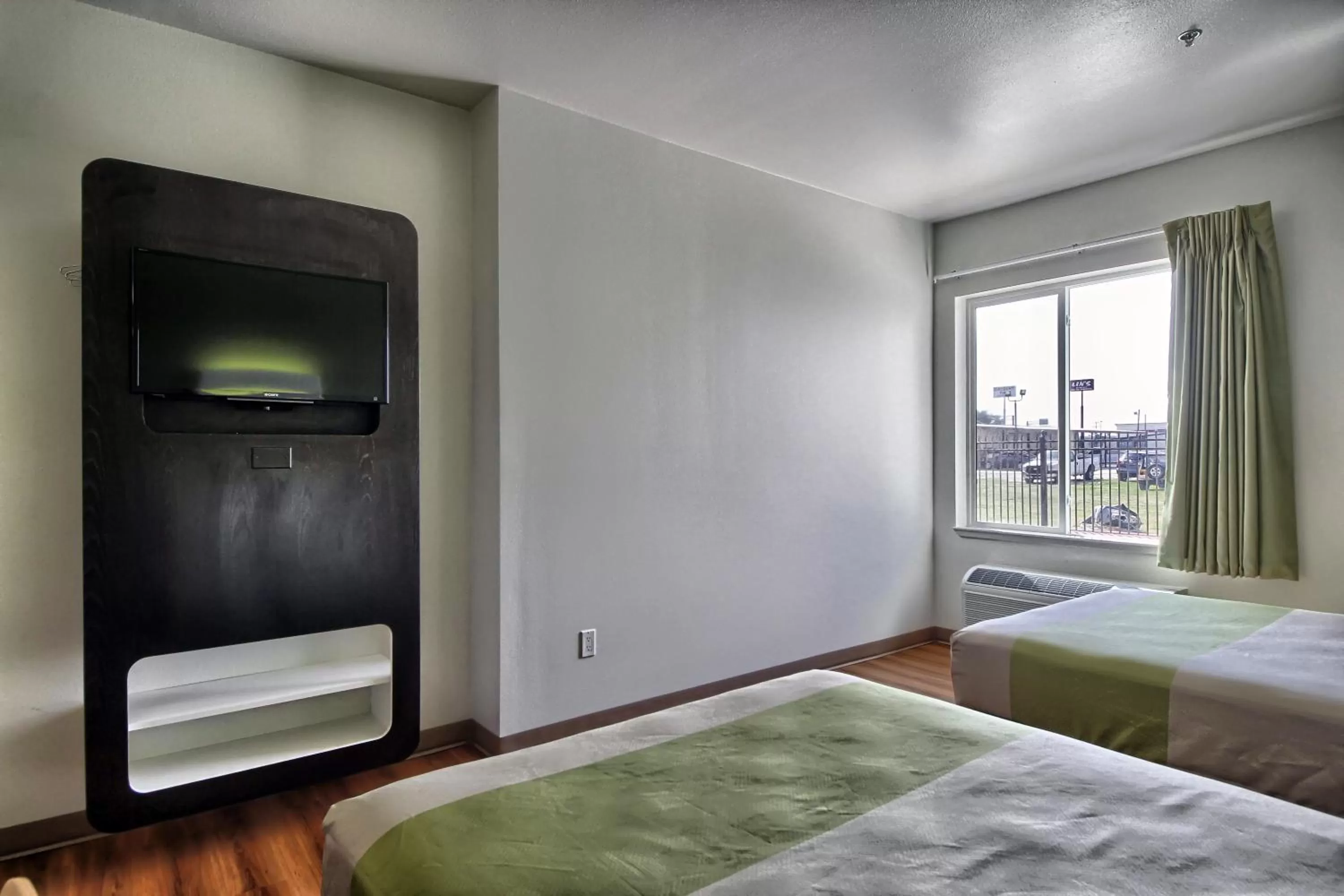 Bedroom, Bed in Motel 6-Weslaco, TX