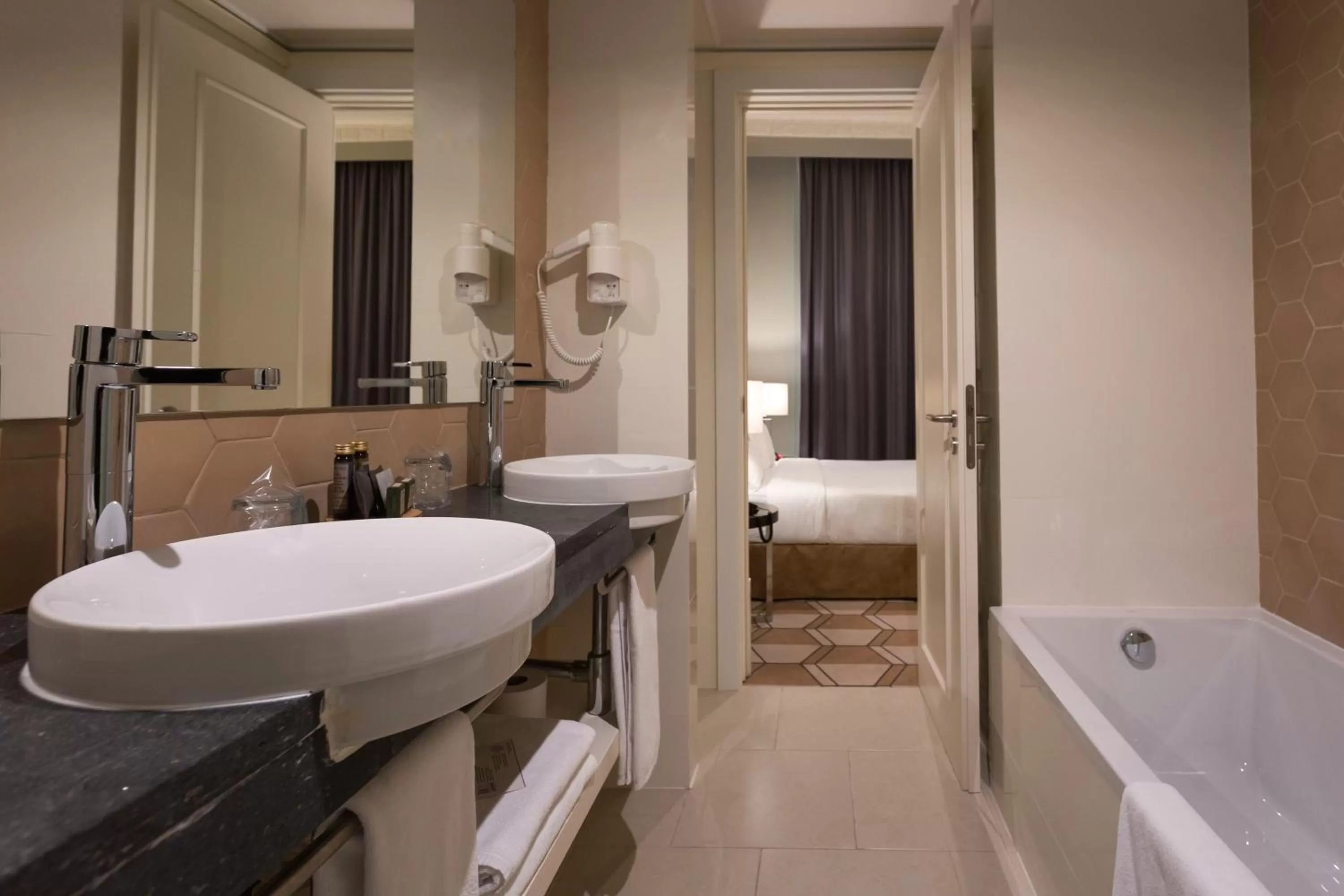 Hot Tub, Bed in Hotel Do Colegio