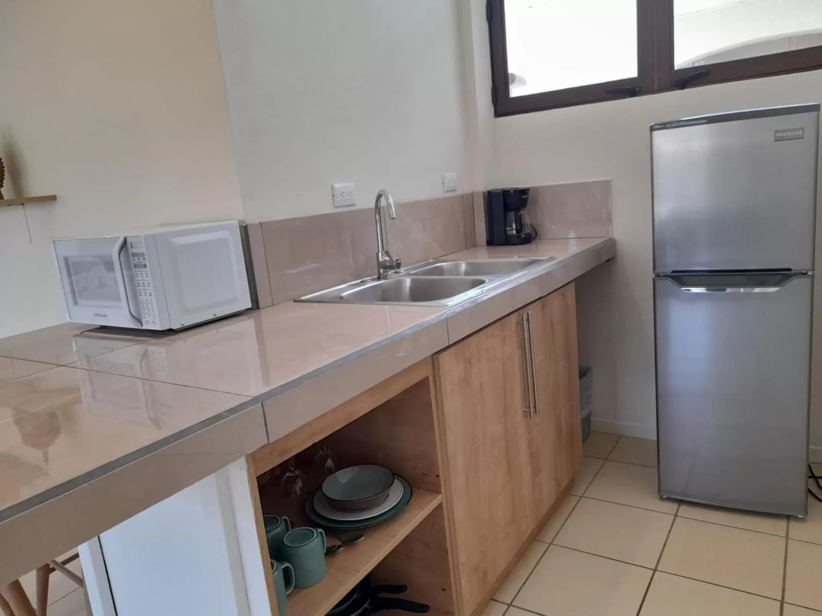 Kitchen or kitchenette in Zulu Surf Hotel Tamarindo