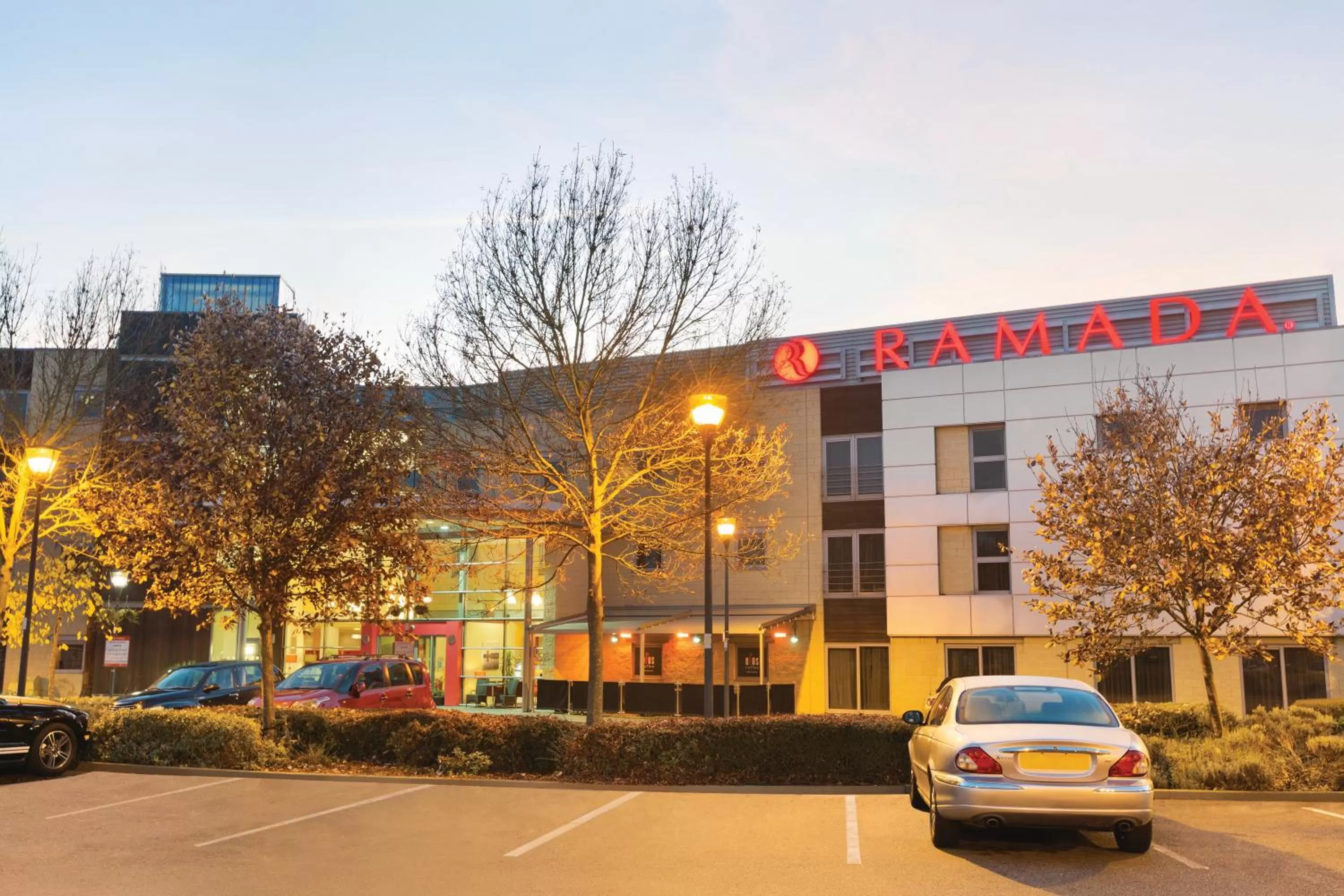 Facade/entrance in Ramada London North