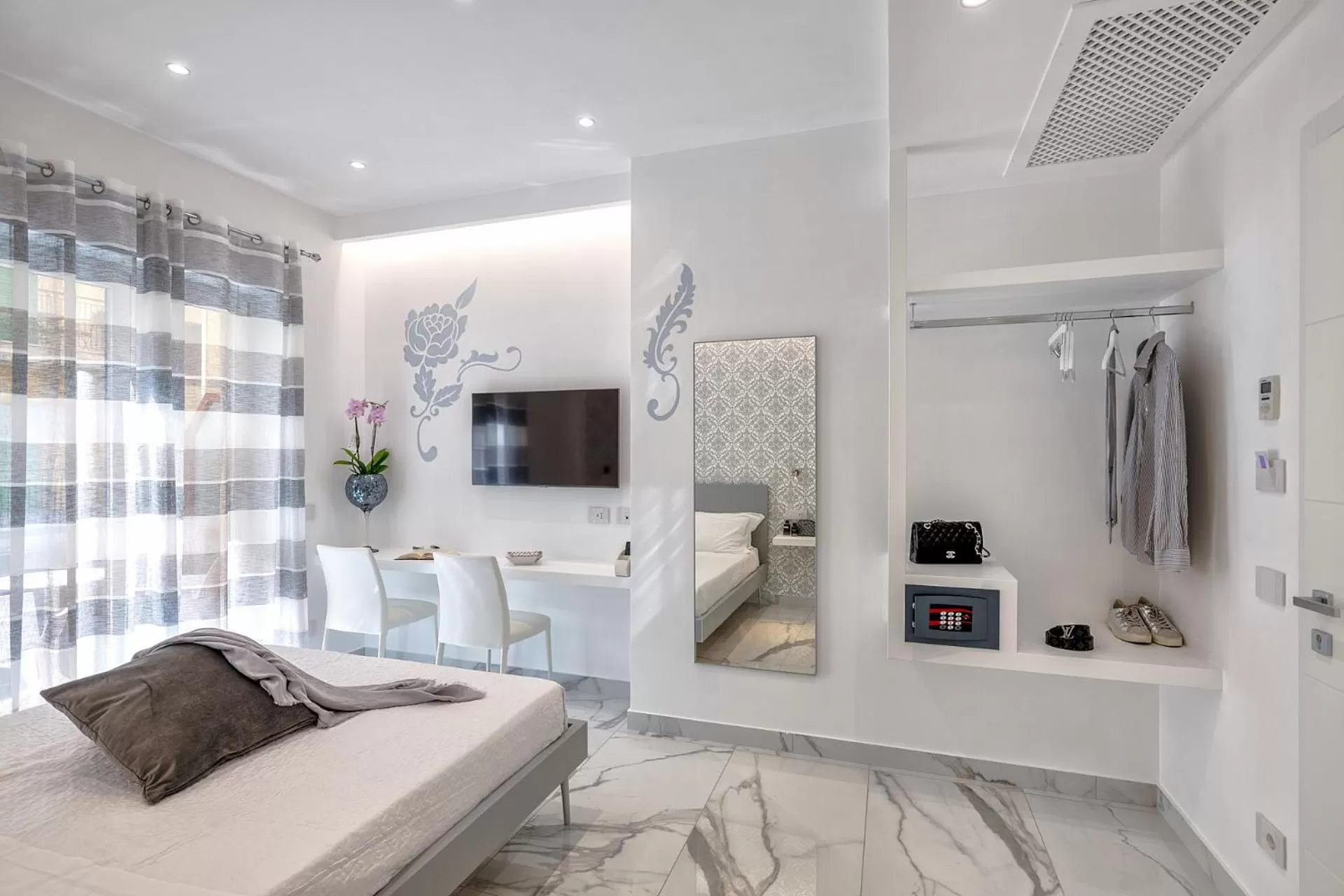 Photo of the whole room in Maison Marienne - Deluxe B&B