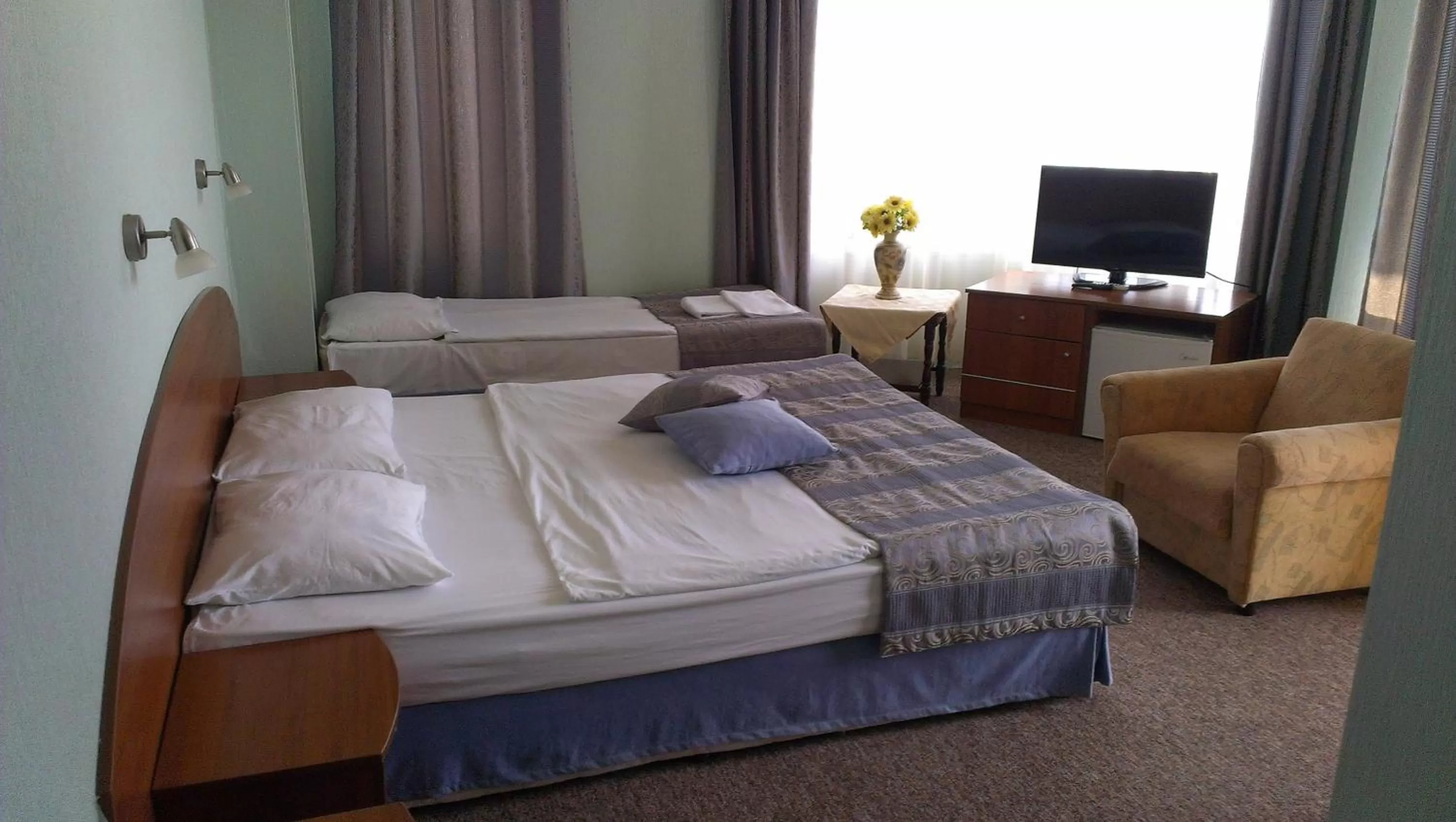 Bedroom, Bed in Family Hotel Lazuren Briag