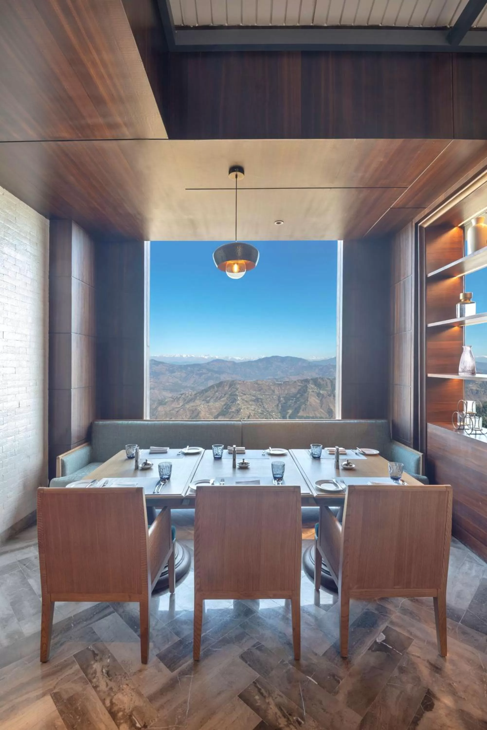 Restaurant/places to eat in Radisson Kufri