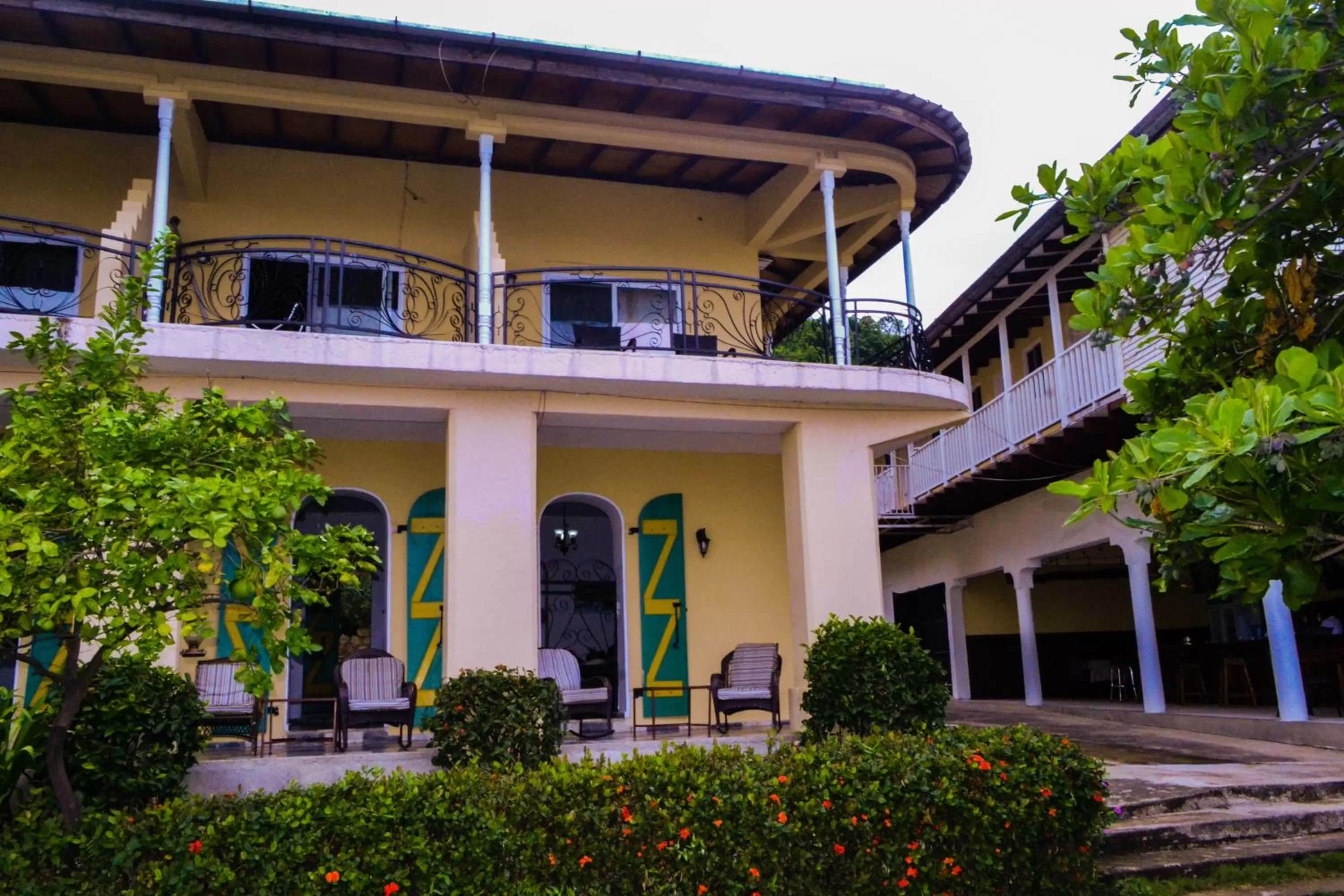 Property building in Habitation Des Lauriers