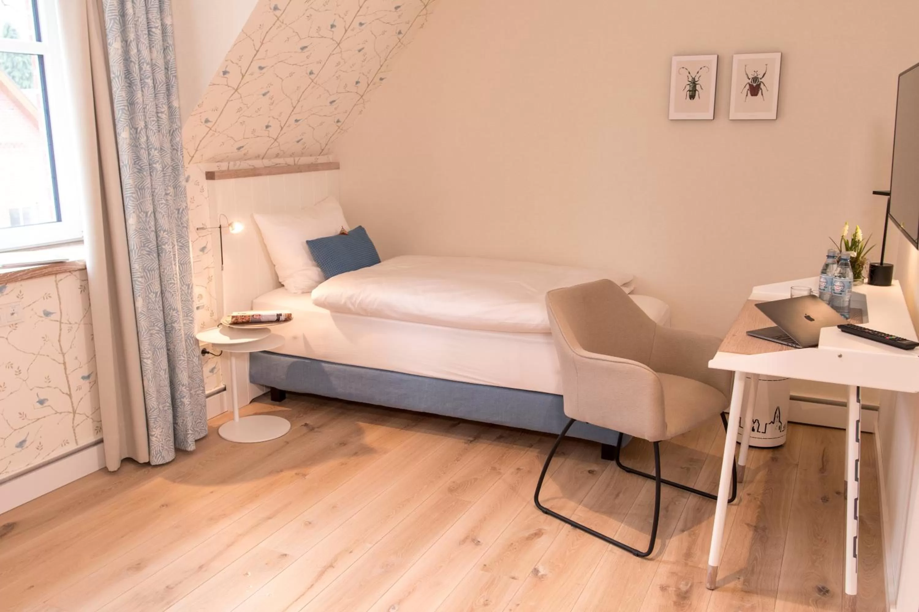 Photo of the whole room, Bed in Visbeker Deern Hotel Garni