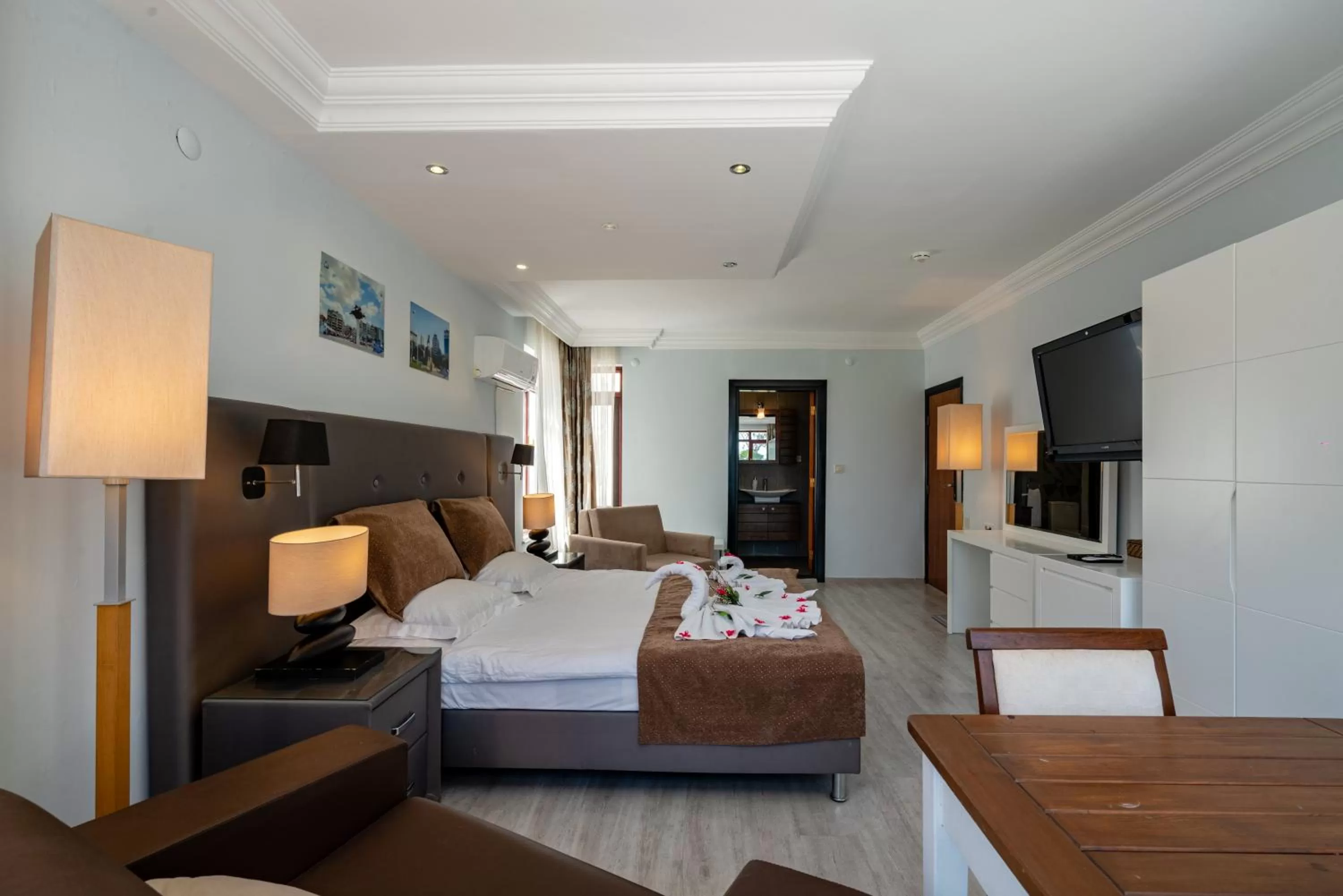 Deluxe Double Room with Balcony and Sea View in Sare Beach Hotel