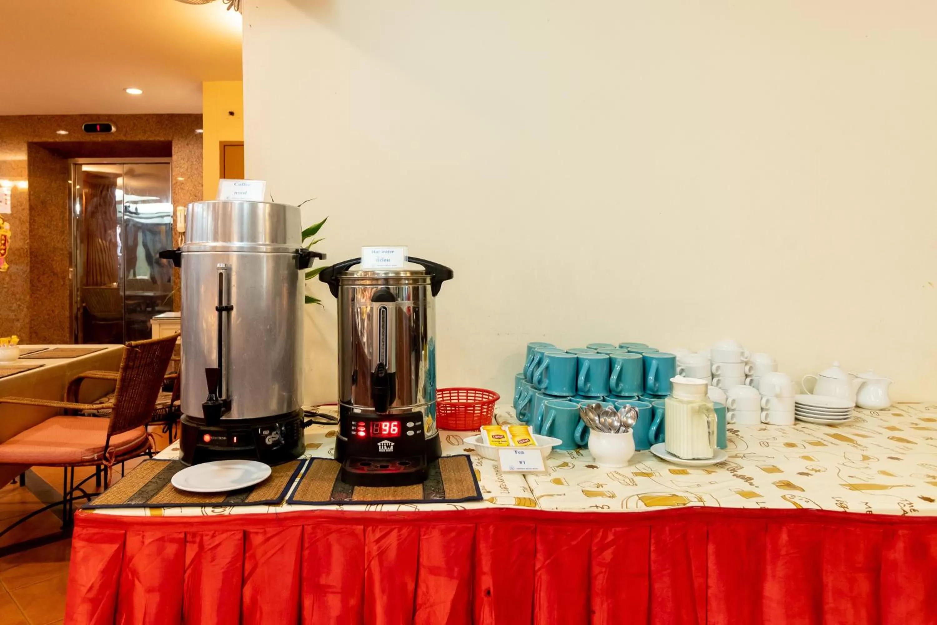 Food and drinks in Thipurai Beach Hotel