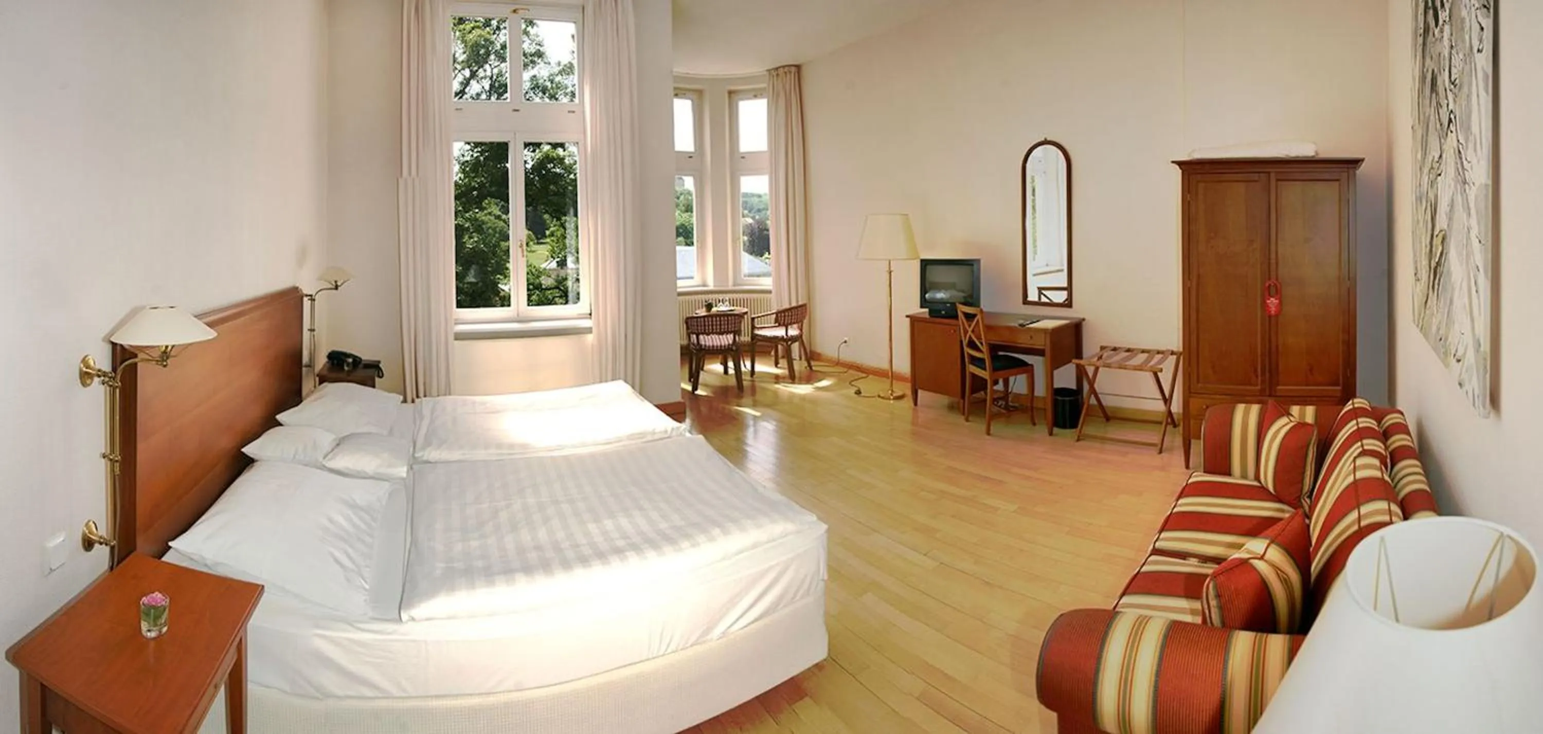 Photo of the whole room, Bed in Hotel Villa Viktoria Luise