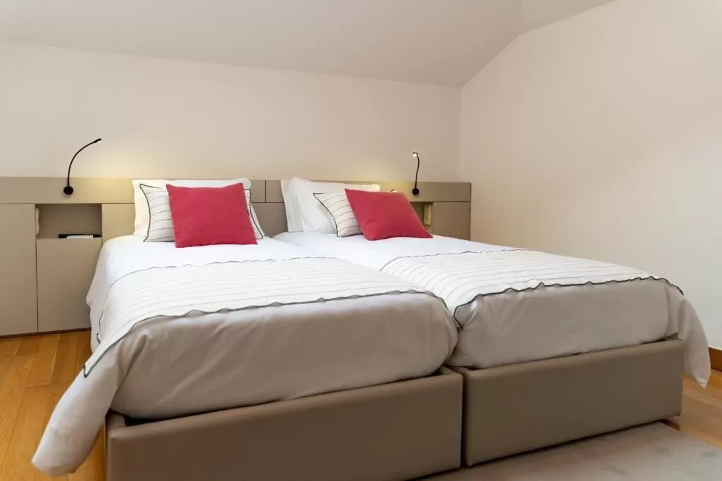 Bedroom, Bed in Camões Apartments