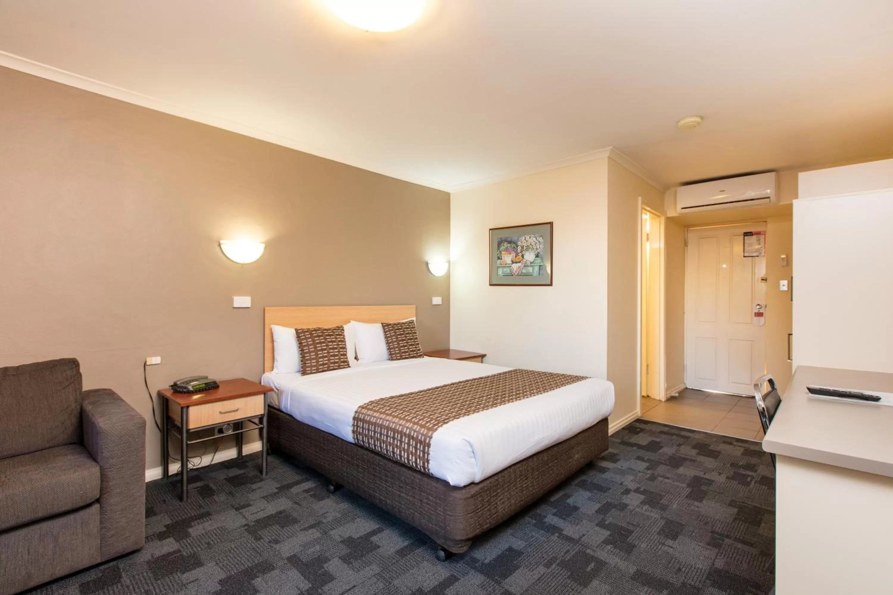 Bed in Mildura Inlander Resort