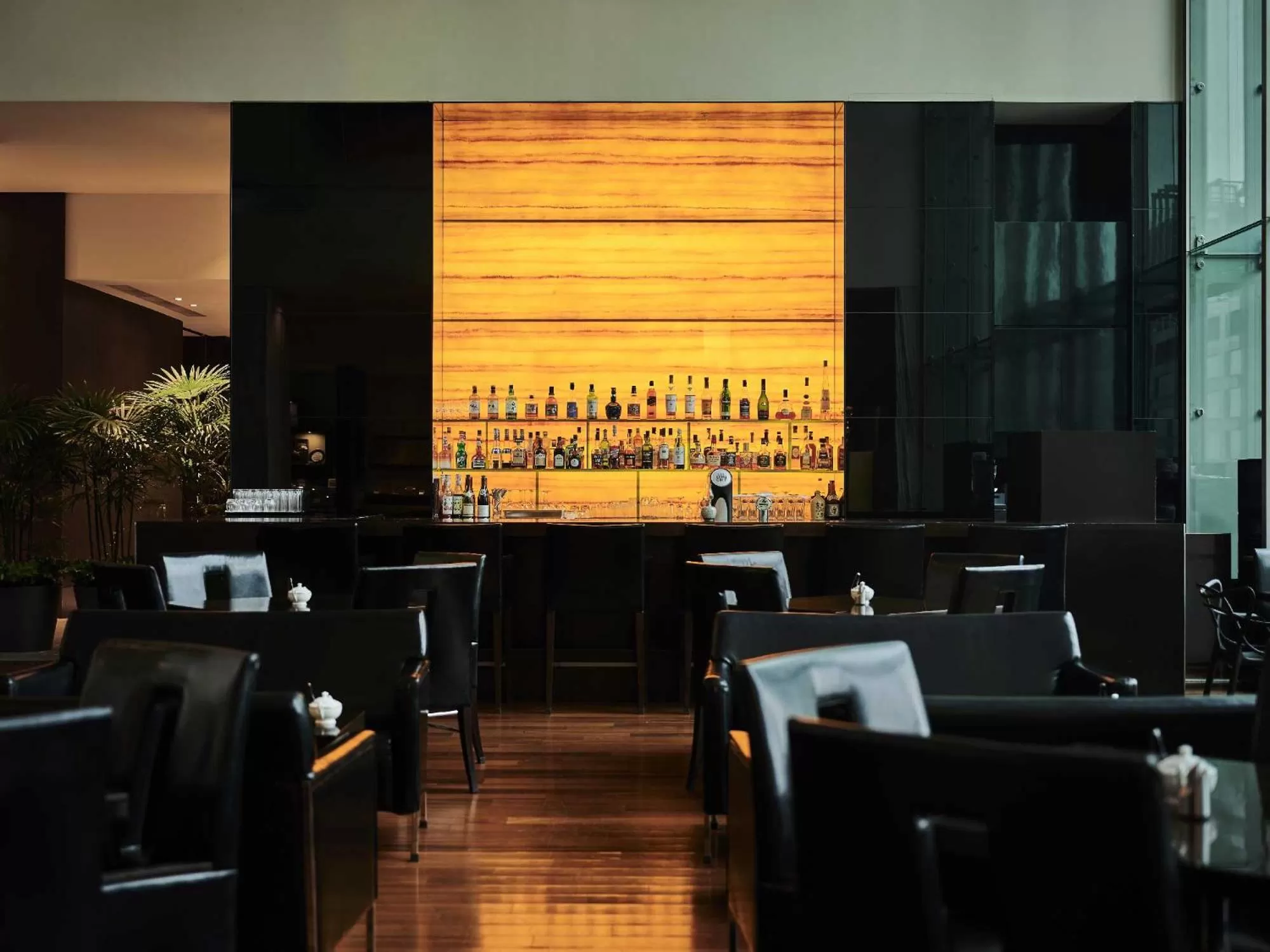 Lounge or bar in The Royal Park Hotel Iconic Tokyo Shiodome