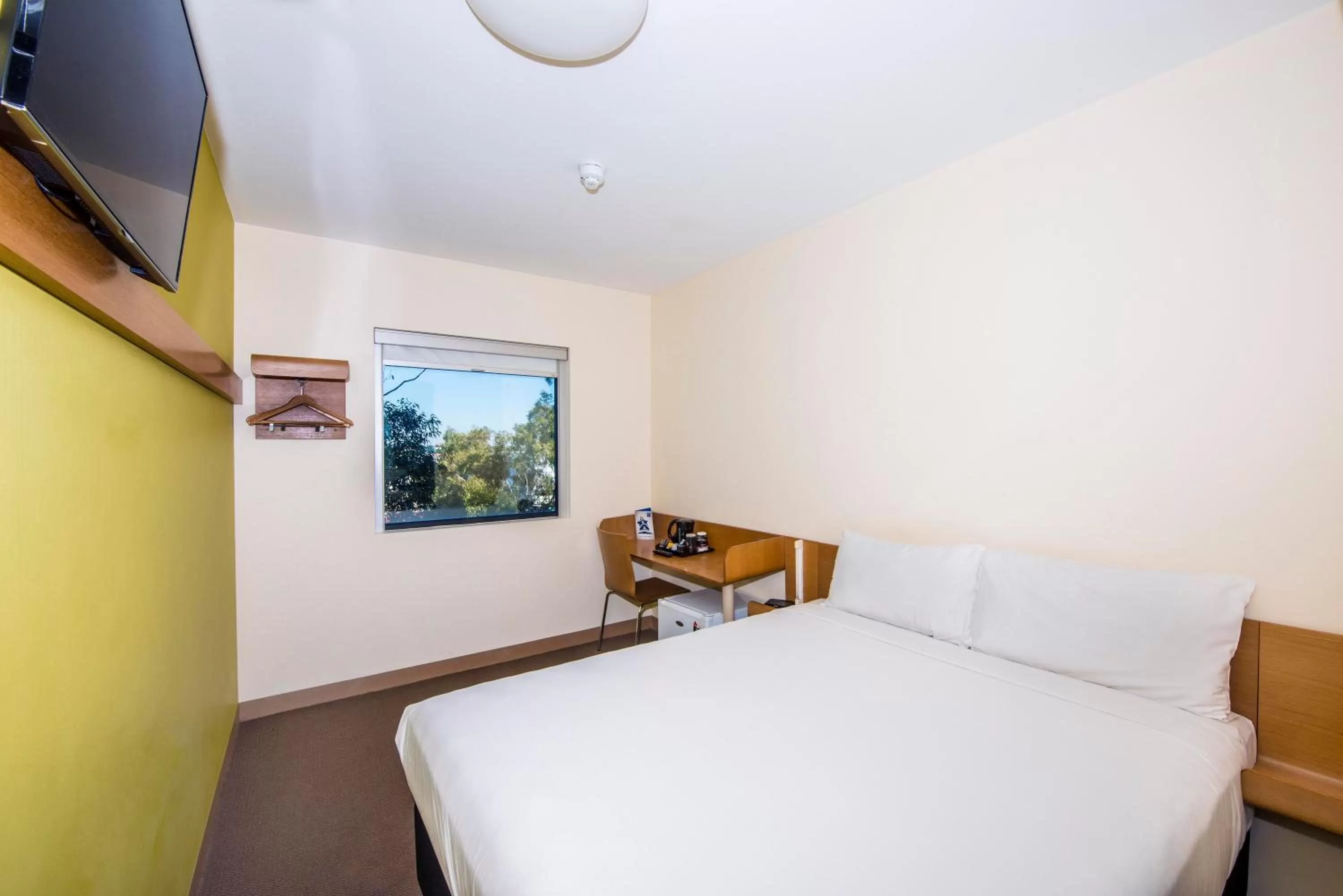 Bed in ibis Budget Sydney Olympic Park
