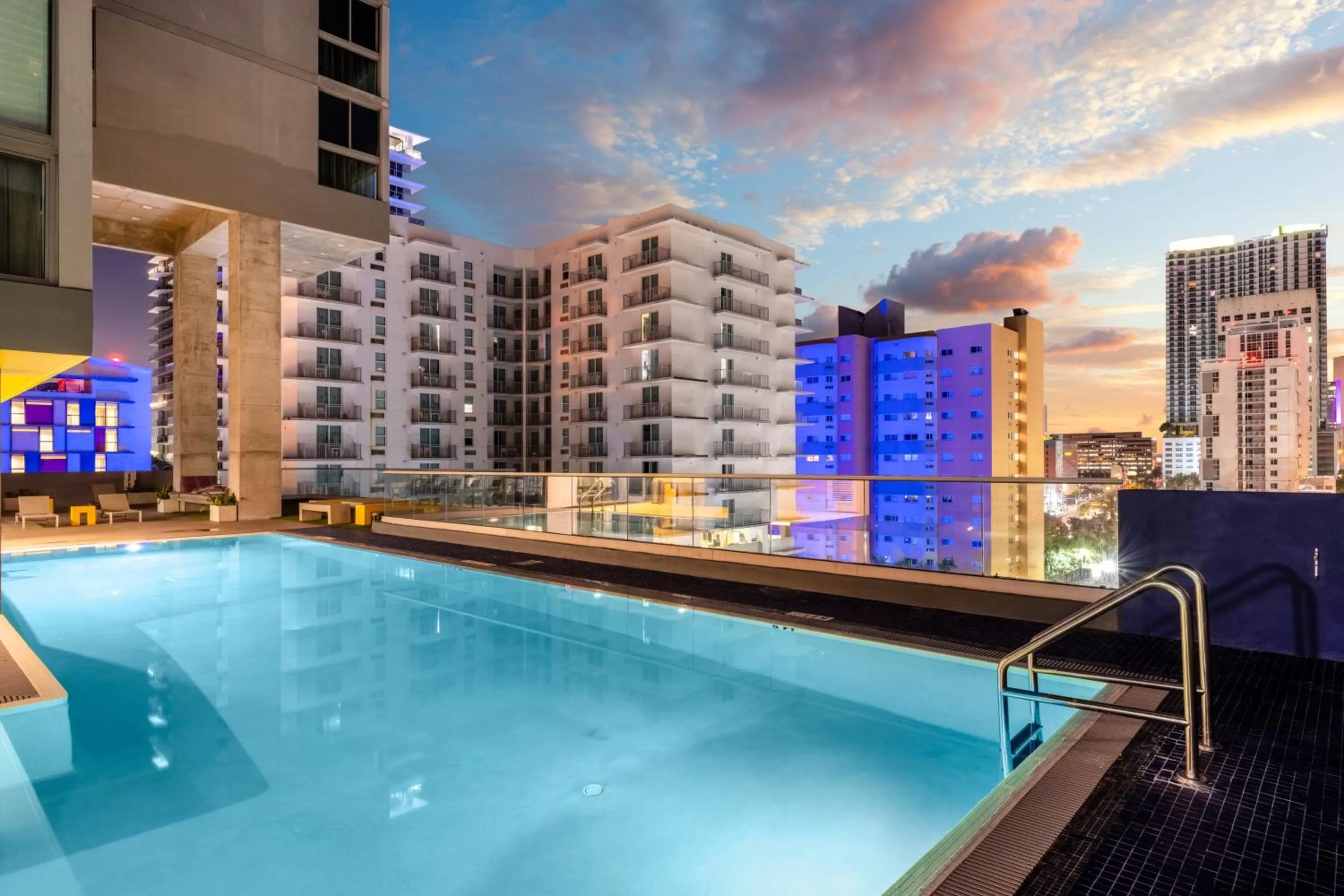 Swimming pool in Atwell Suites Miami Brickell by IHG