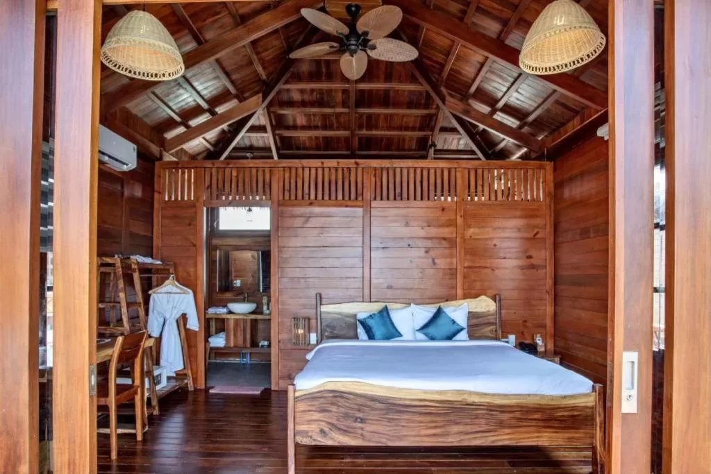 Bed in Rocks Beach Boutique