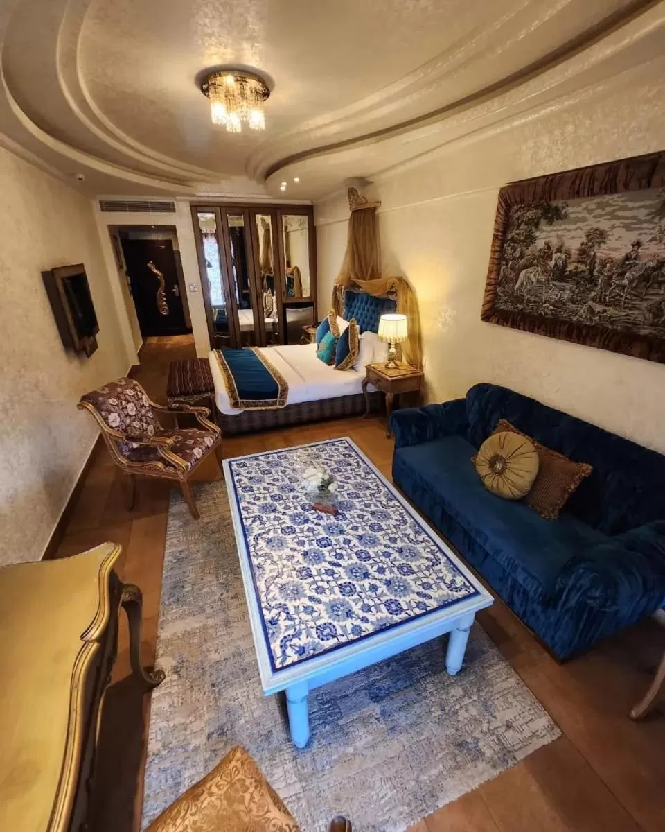 Photo of the whole room, Bed in Q Hotel