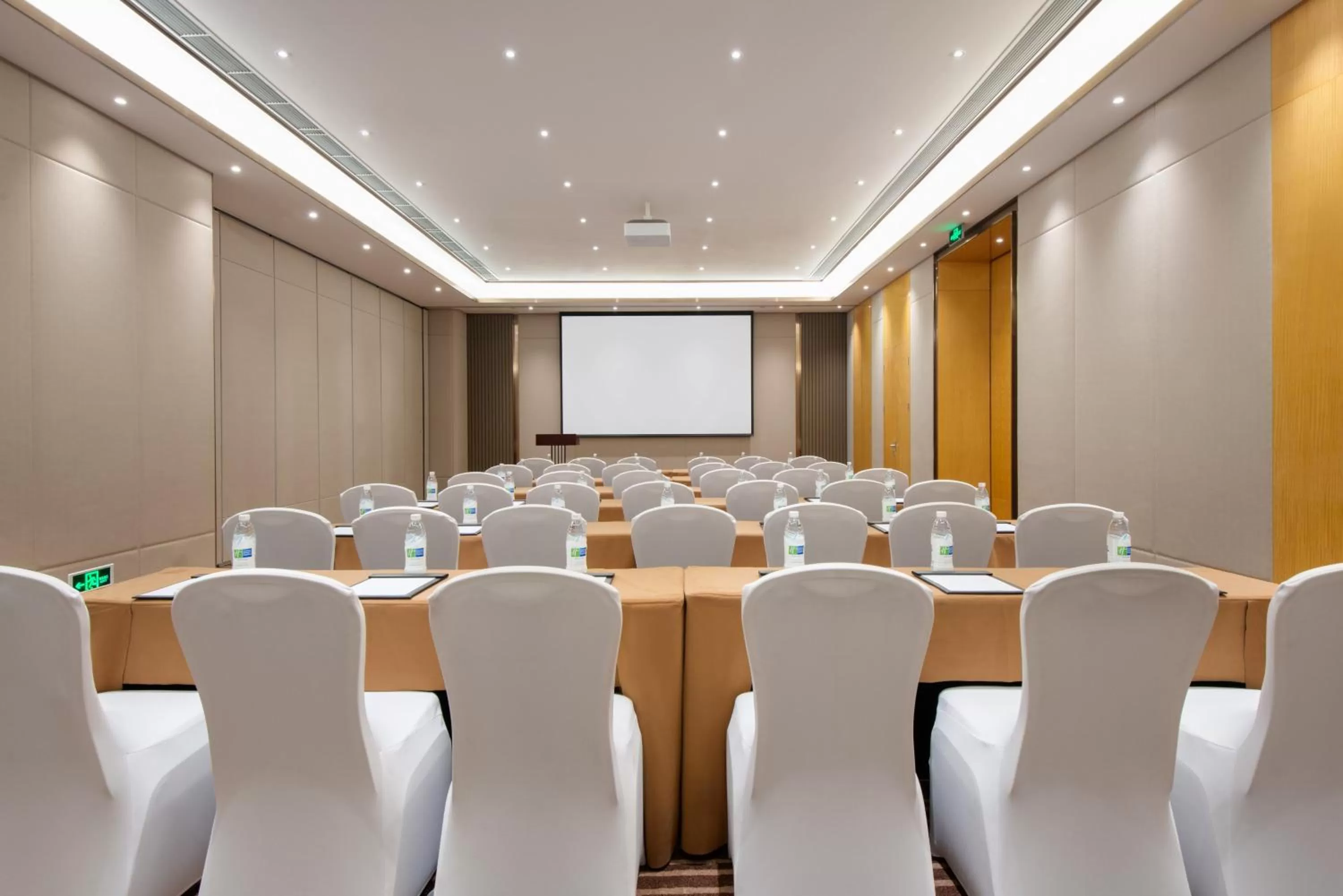 Meeting/conference room in Holiday Inn Express Chengdu Gulou-Tianfu Square Chunxi Road Branch