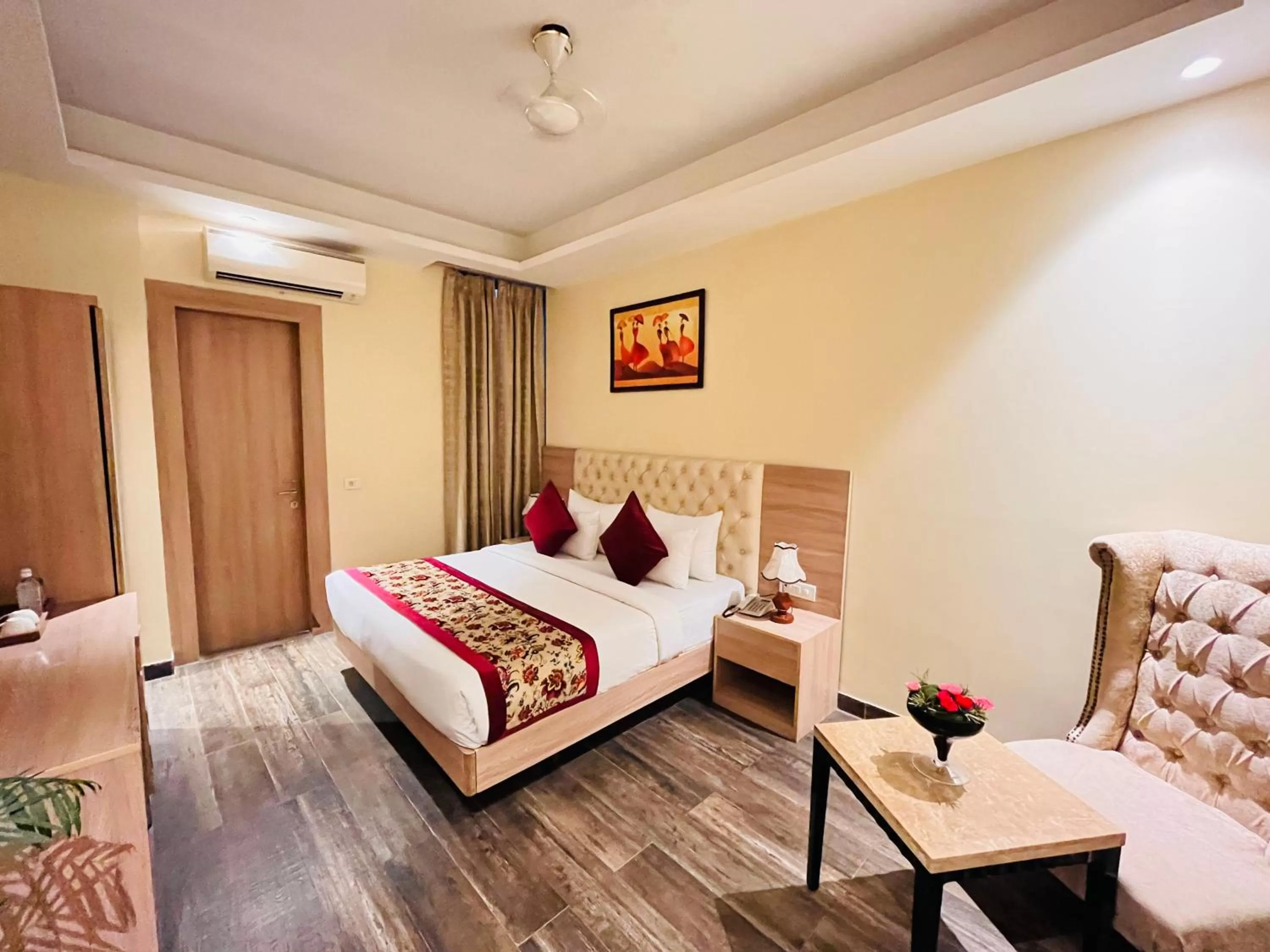 Bed in Hotel Banz near Delhi Airport