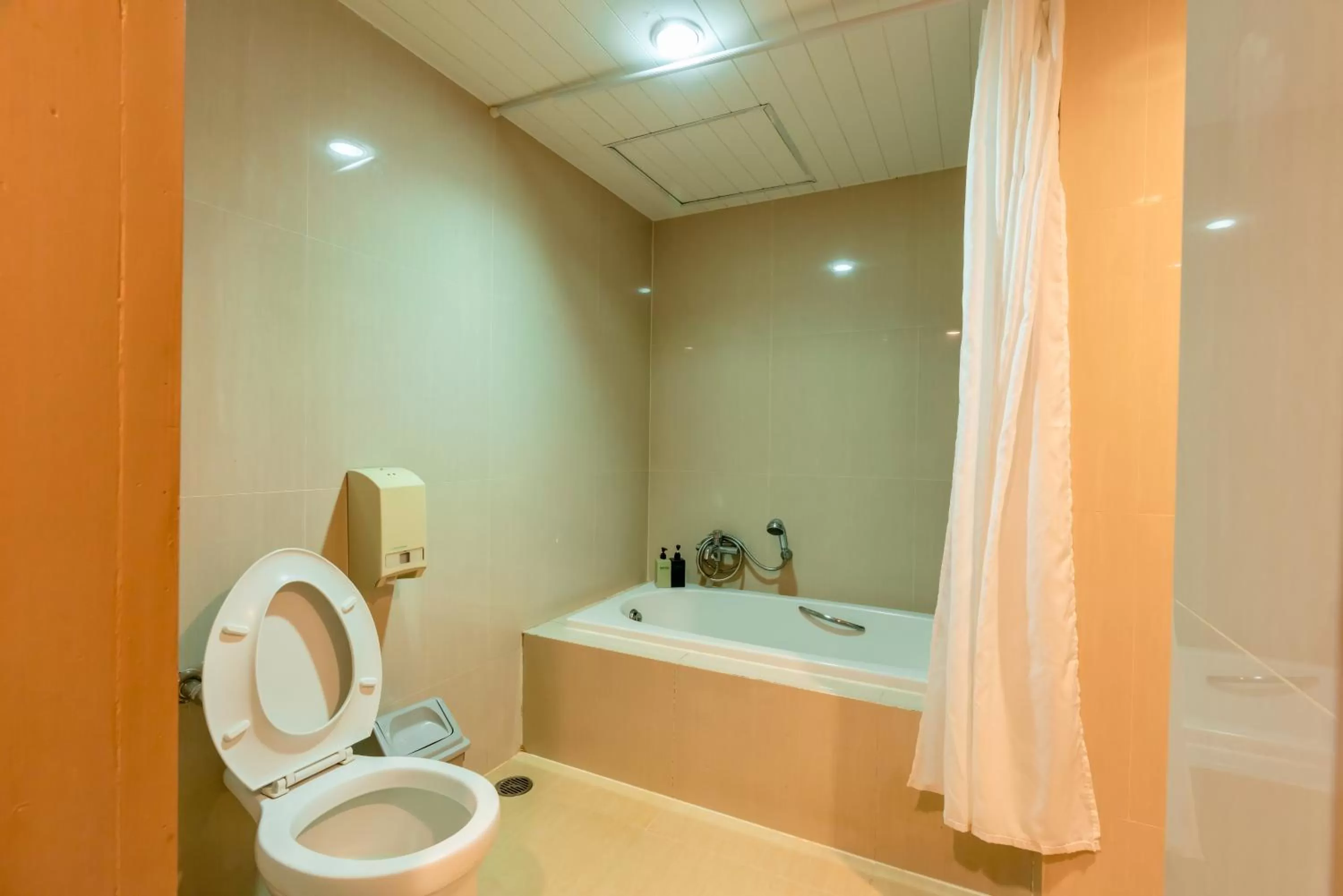 Bathroom in Long Beach Cha-Am Hotel