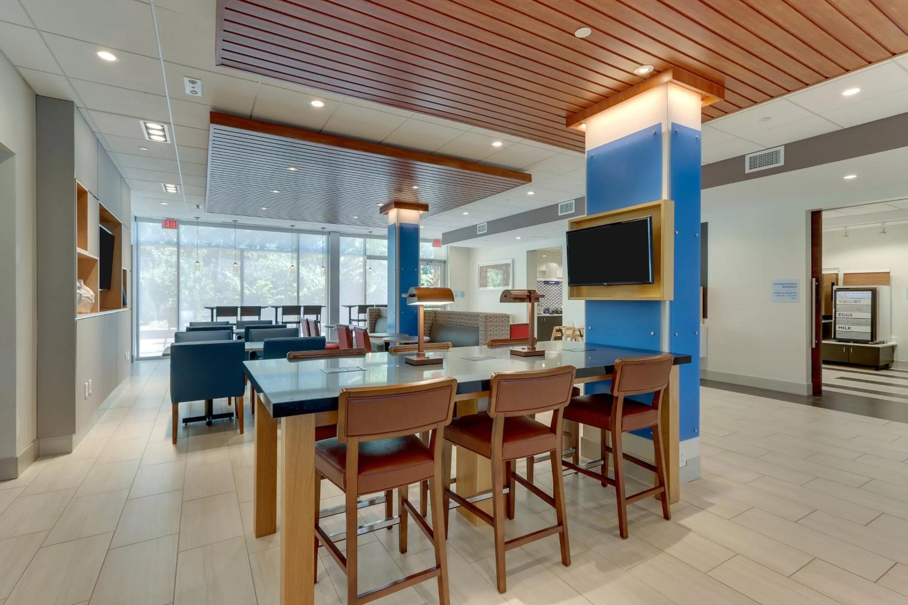 Breakfast in Holiday Inn Express & Suites - Roanoke – Civic Center