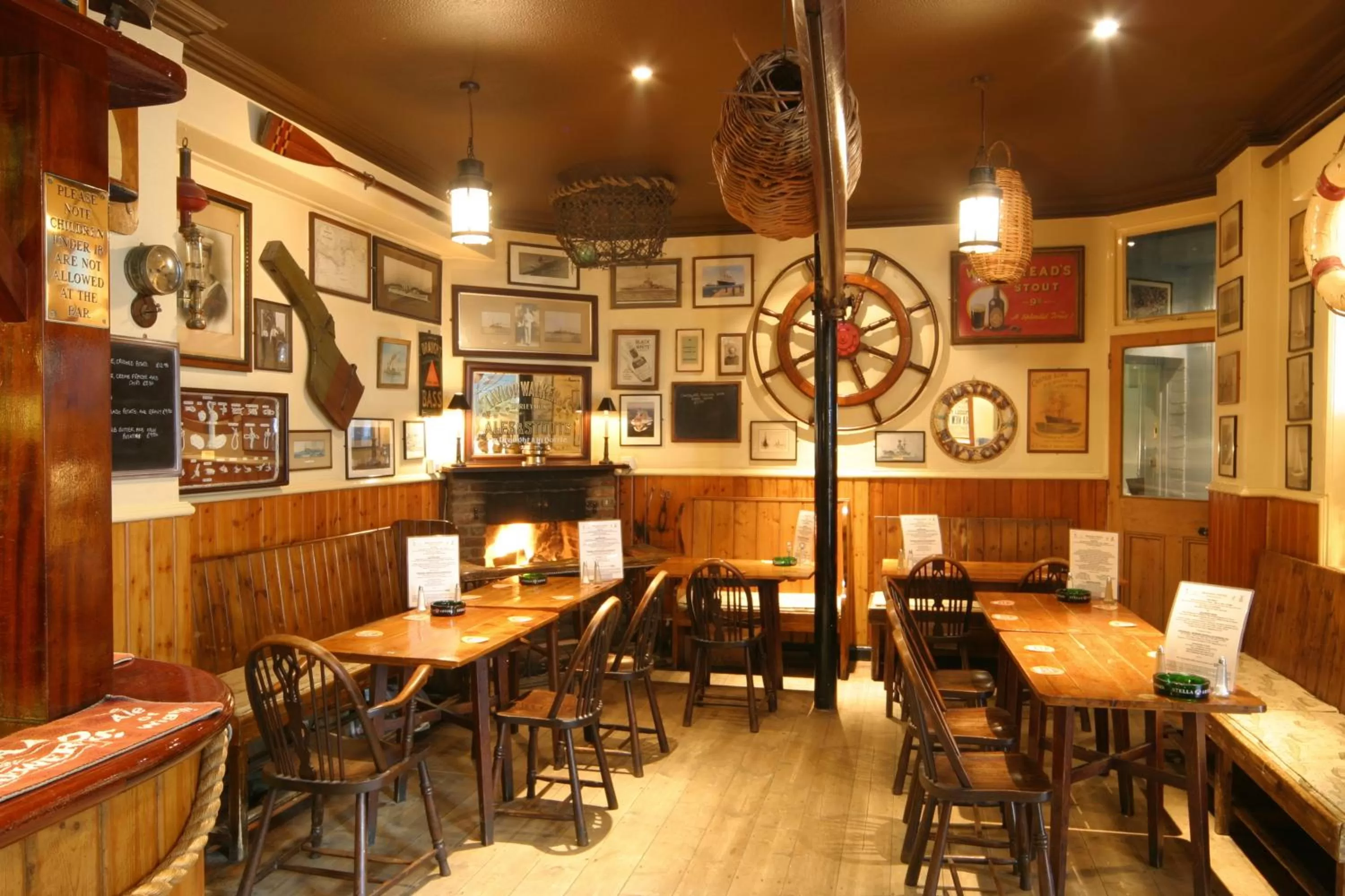 Lounge or bar in The Seaview Hotel And Restaurant