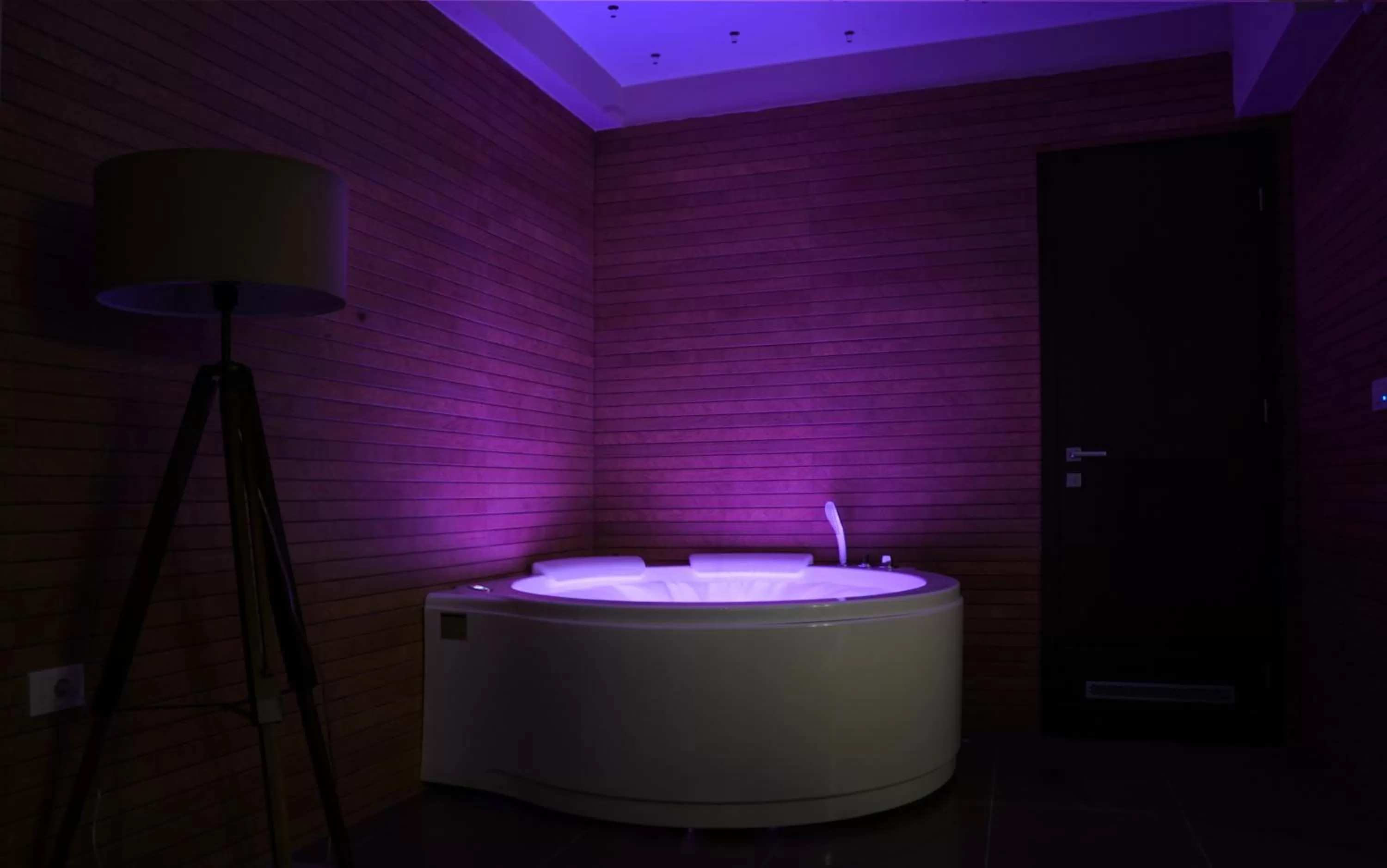 Hot Tub, Bathroom in Hotel Premium