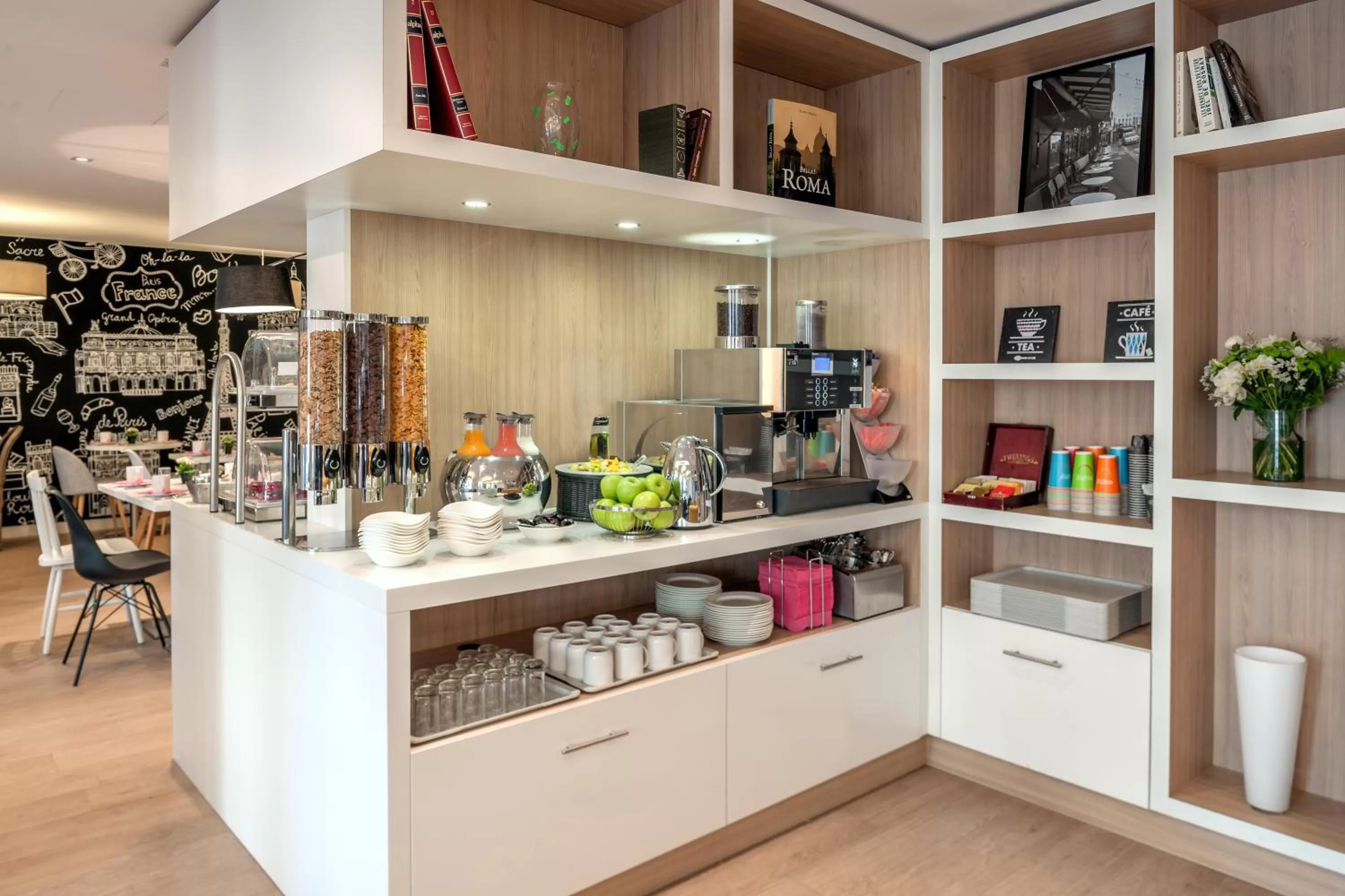 Restaurant/places to eat in Citadines Montmartre Paris