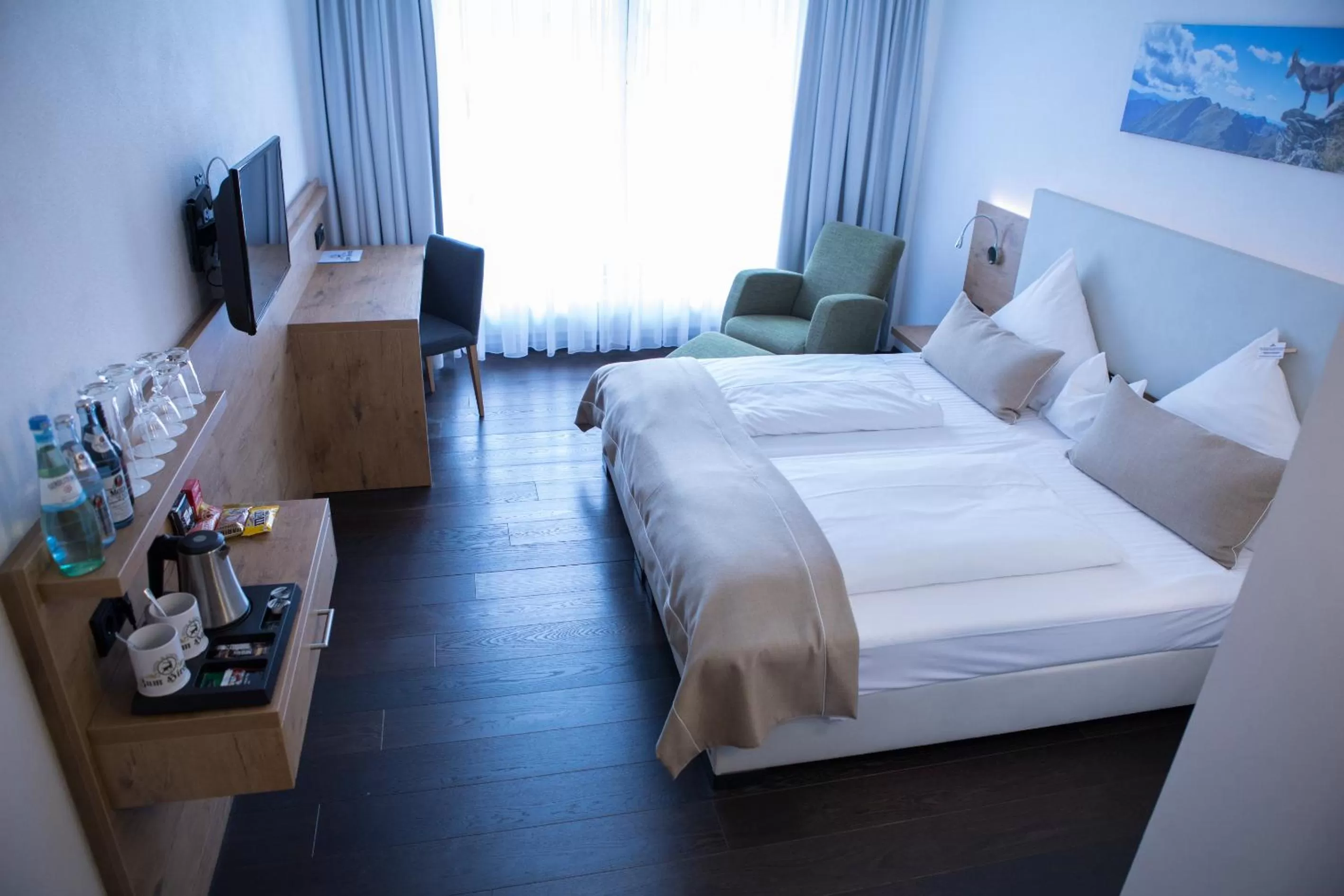 Photo of the whole room, Bed in Hotel zum Hirsch