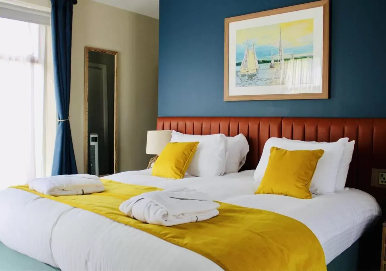 Deluxe Double Room in Rooms at Haslar Marina Deluxe Double Room in Rooms at Haslar Marina