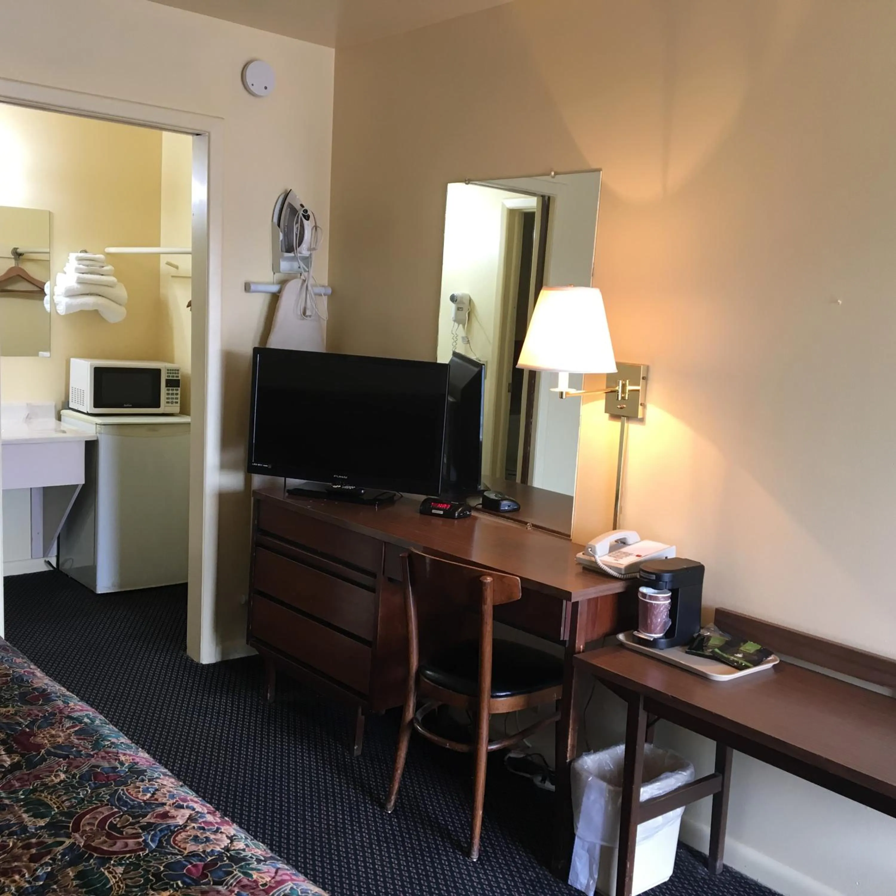 TV and multimedia in Guest House Motel Chanute