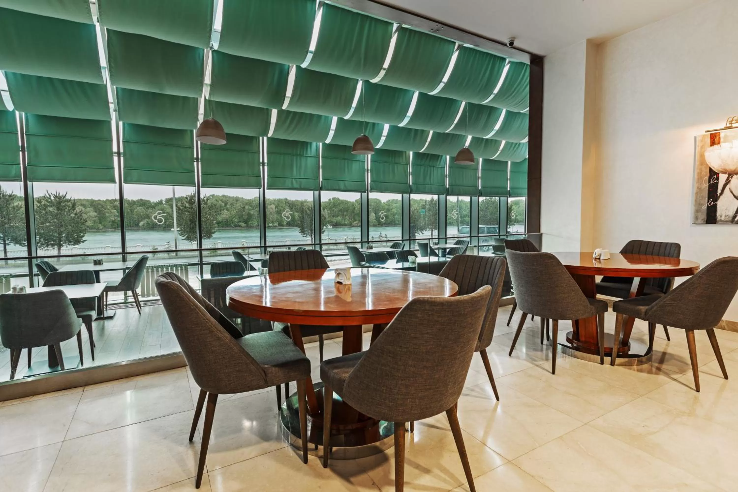 Restaurant/places to eat in Dedeman Oskemen Hotel