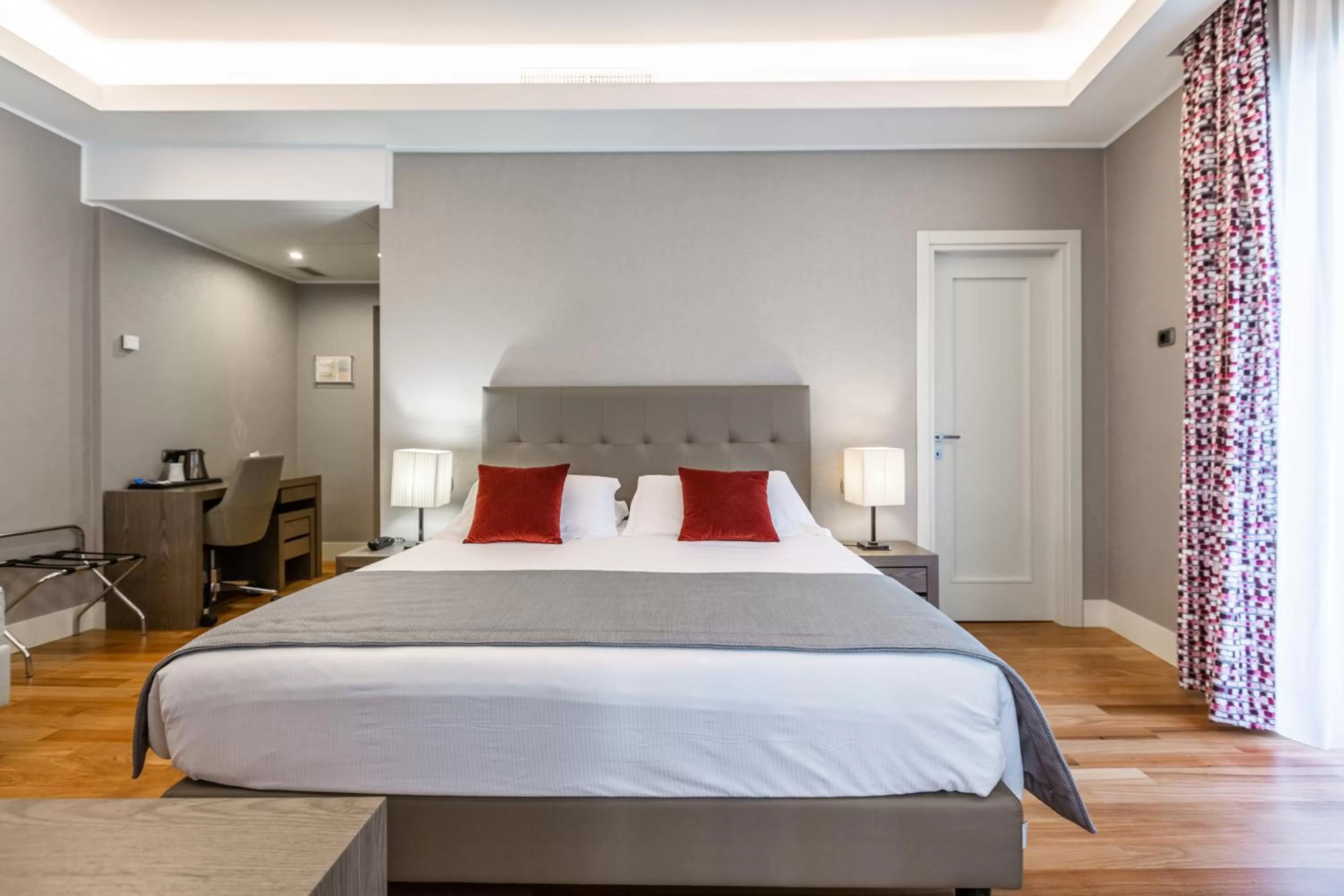 Communal lounge/ TV room, Bed in Hotel Delle Nazioni