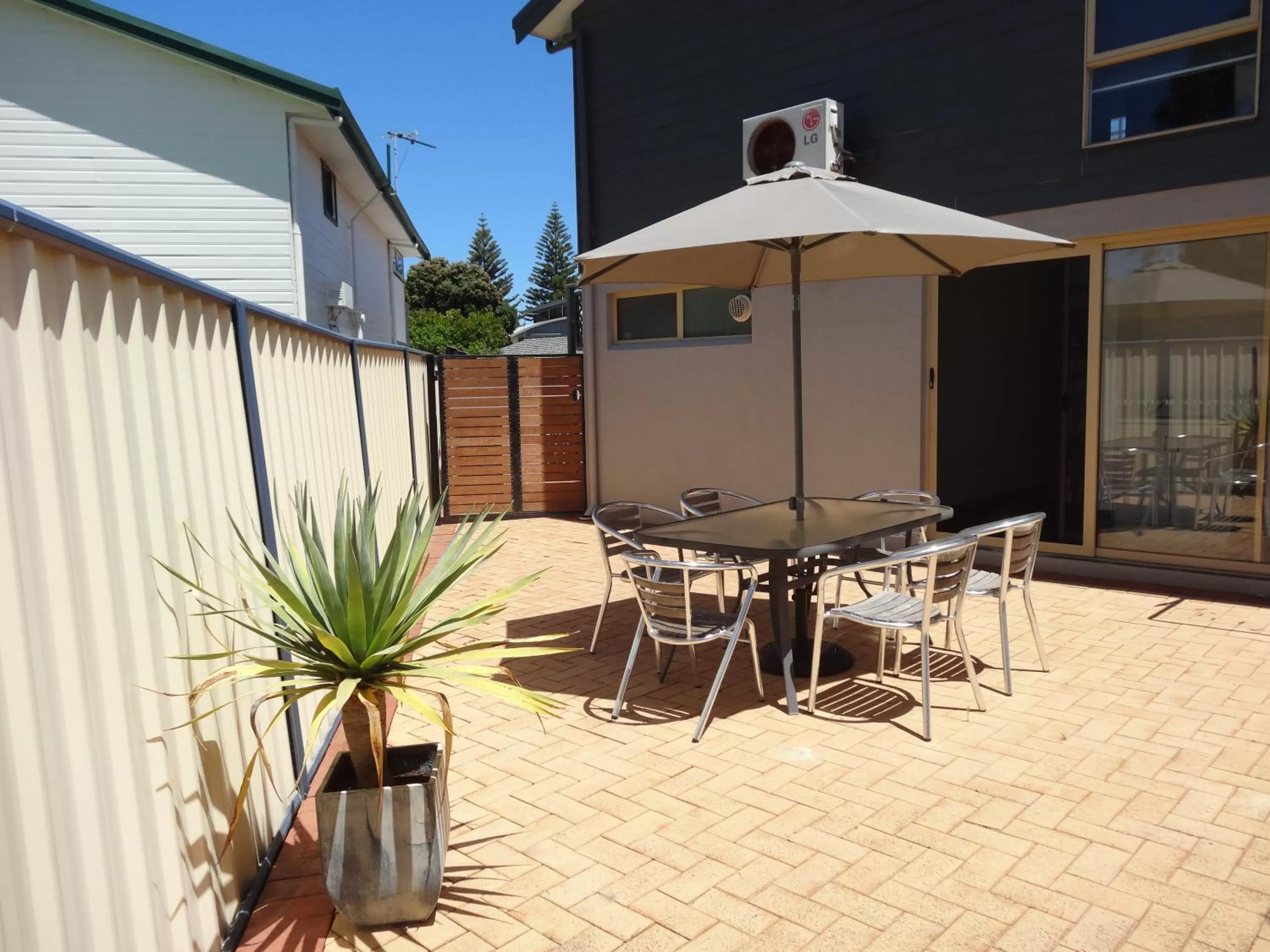 BBQ facilities in Archipelago Apartments Esperance