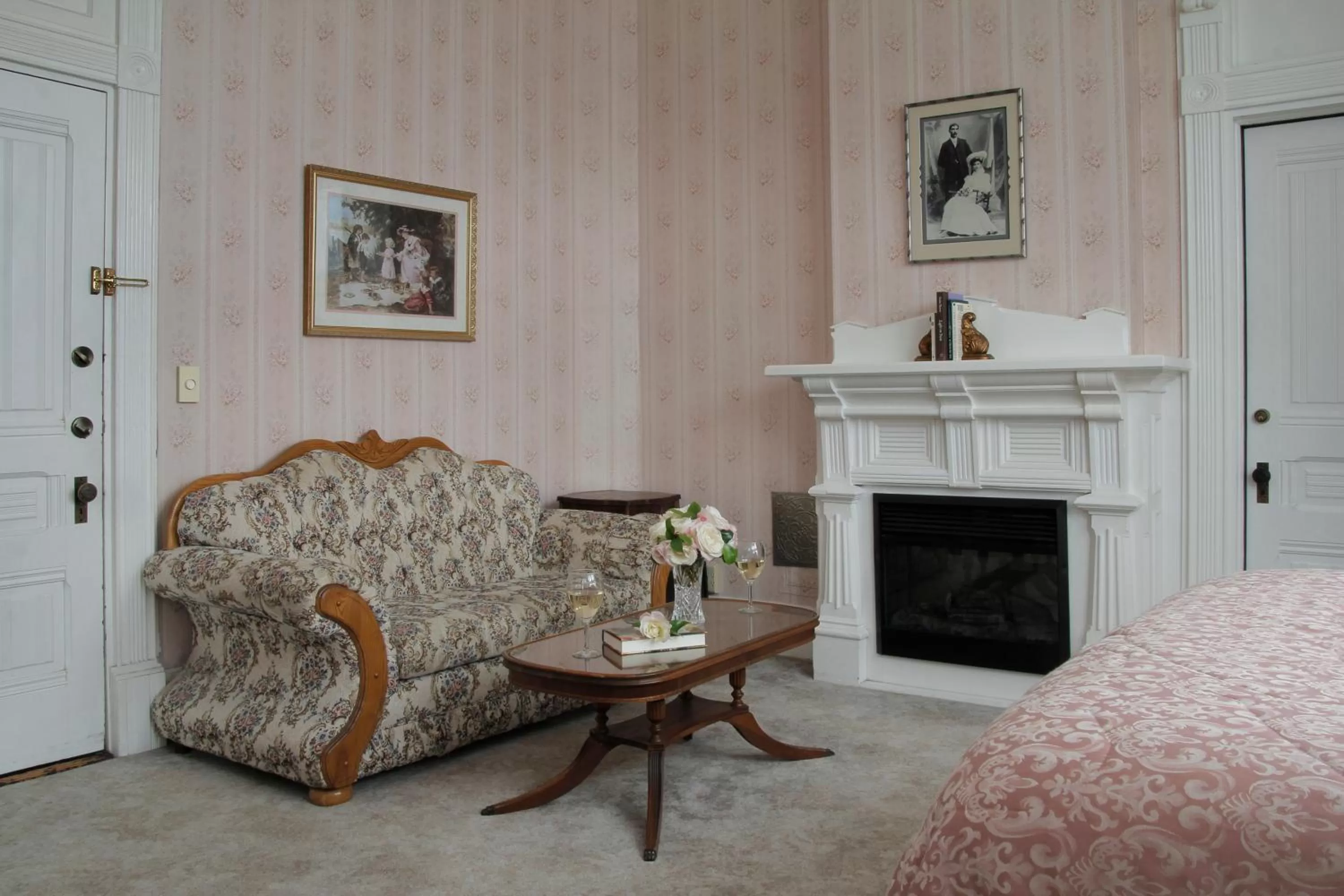 Decorative detail in Victorian Inn