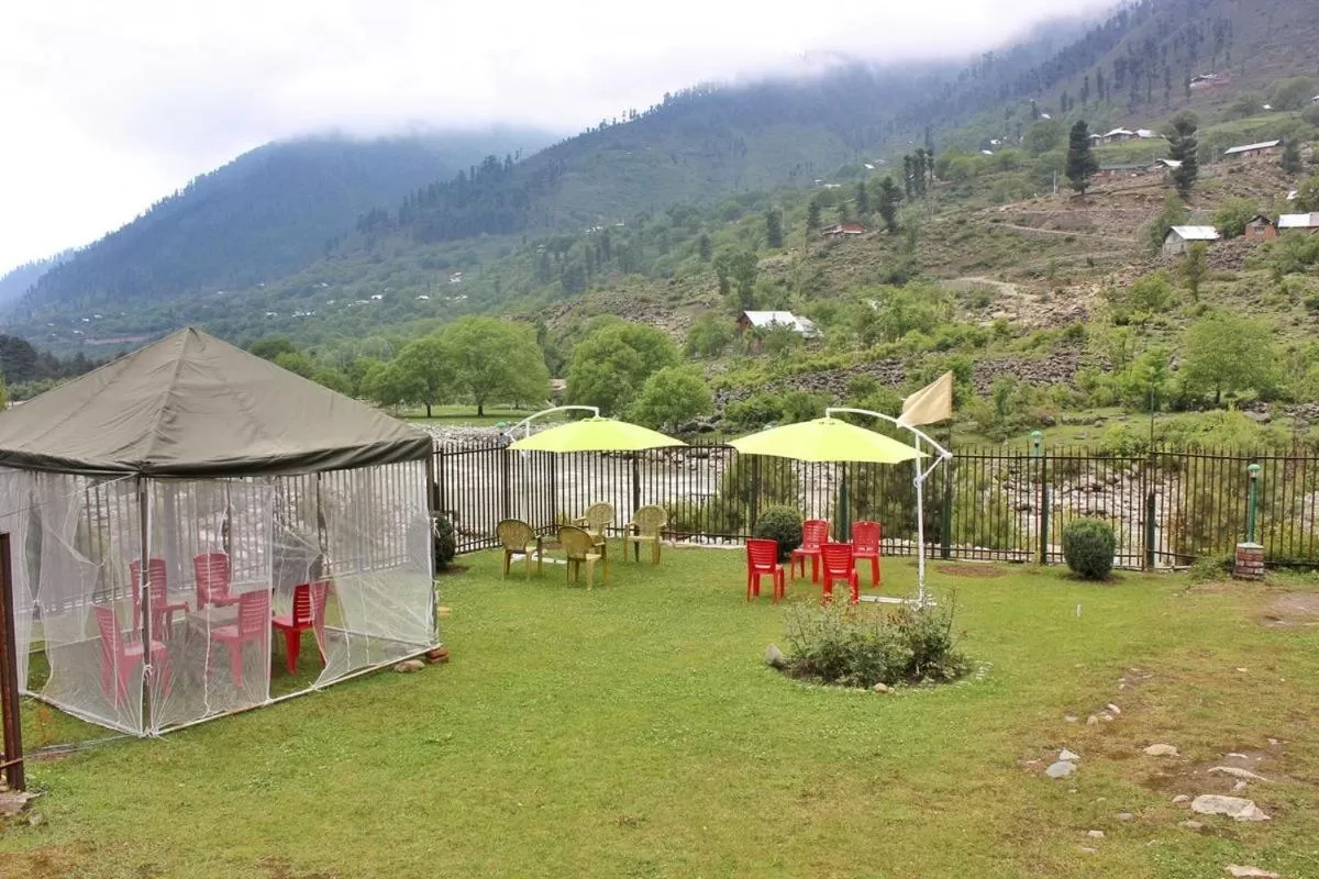 Facade/entrance in Walisons Peace Resort