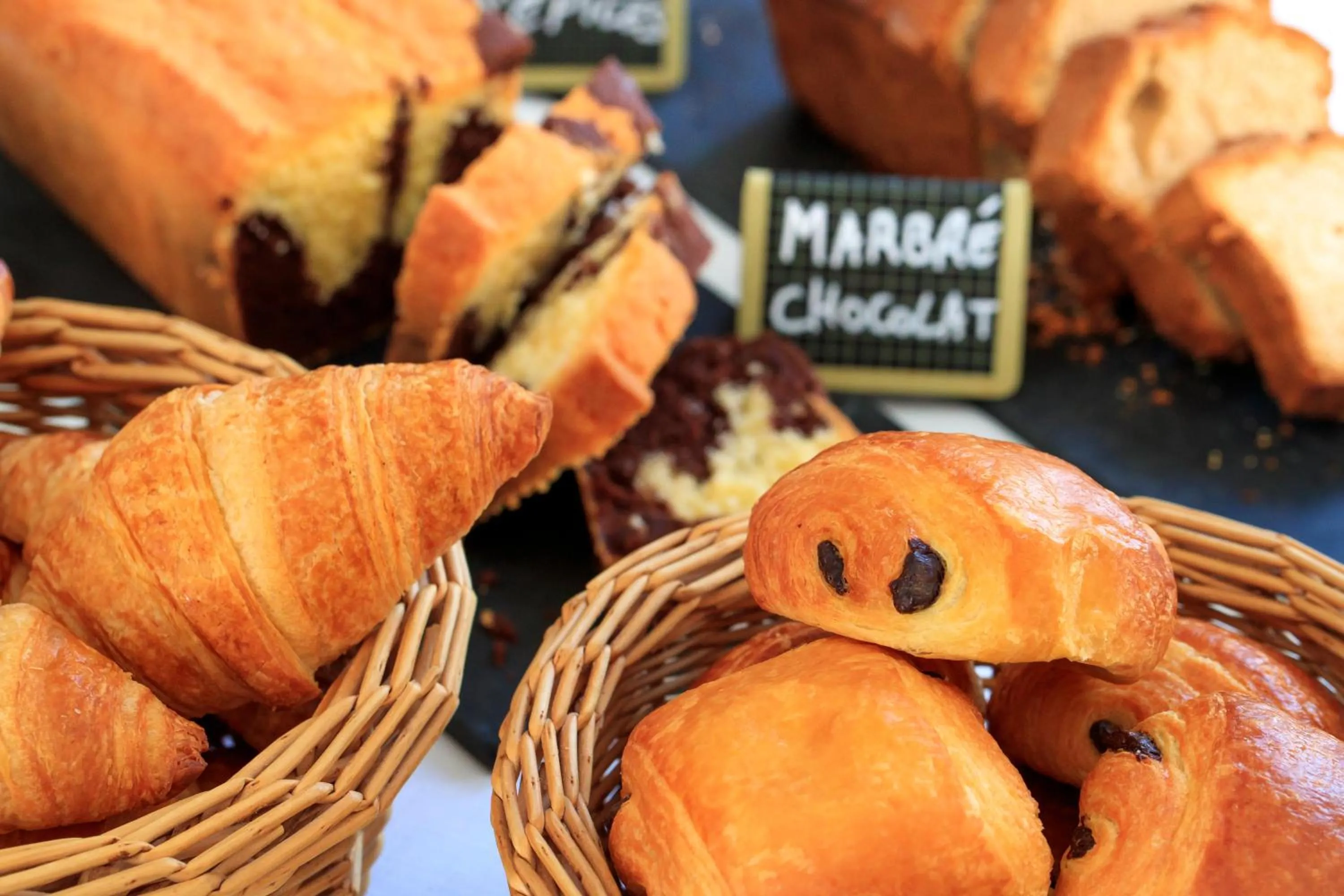 Buffet breakfast in Logis Hotel & Restaurant de la Basilique