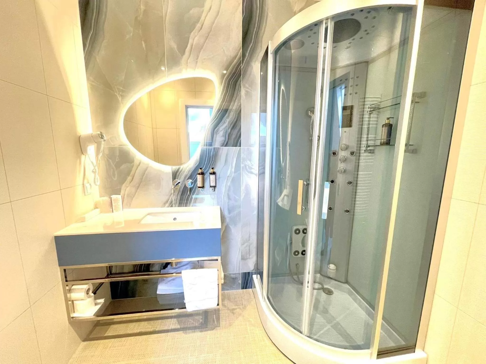 Bathroom in Hotel Zhong Hua