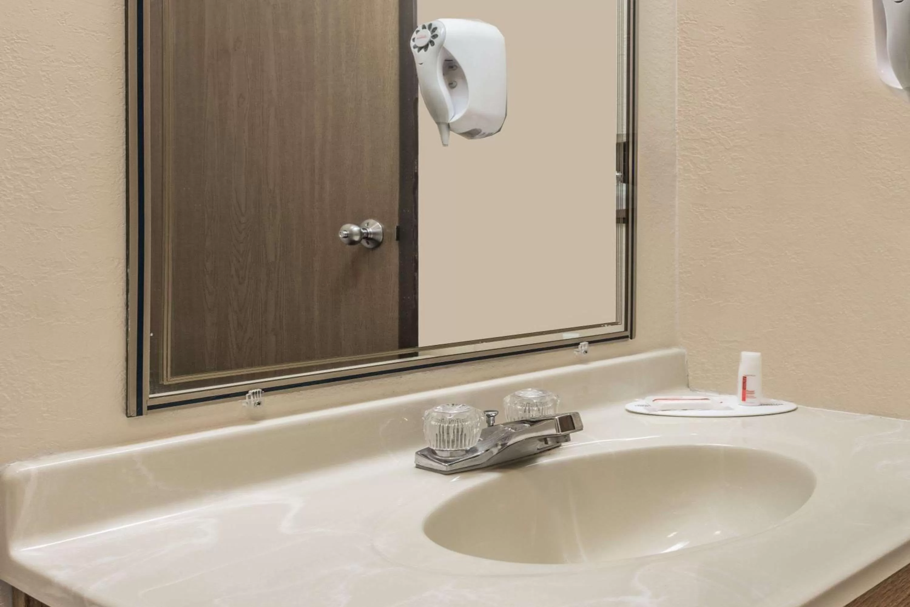 Bathroom in Super 8 by Wyndham Potosi