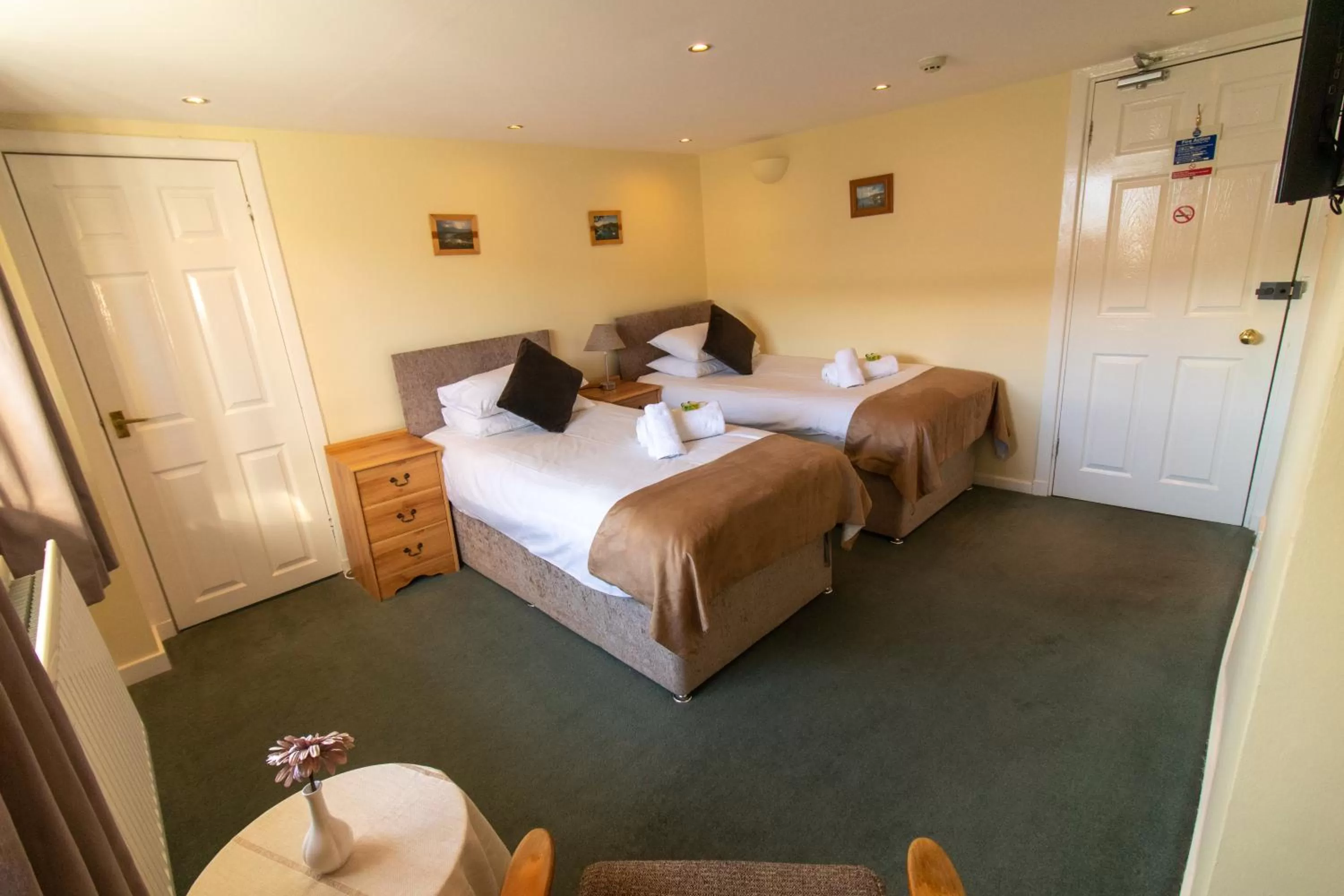 Bed in Auld Cross Keys Inn