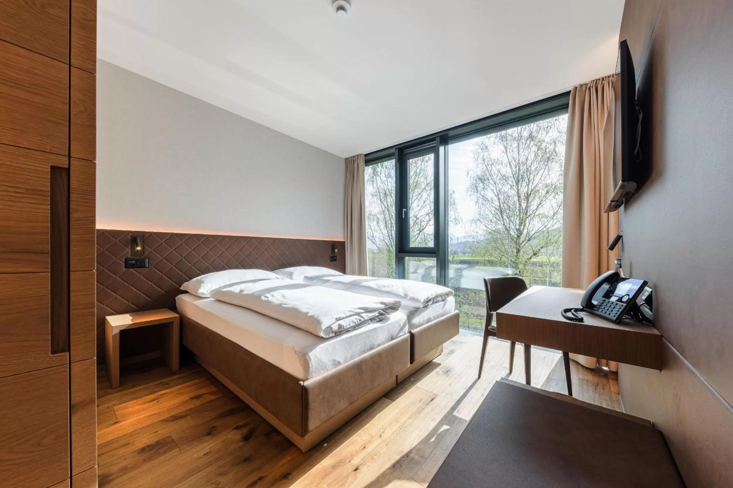 Staff, Bed in Hotel kommod