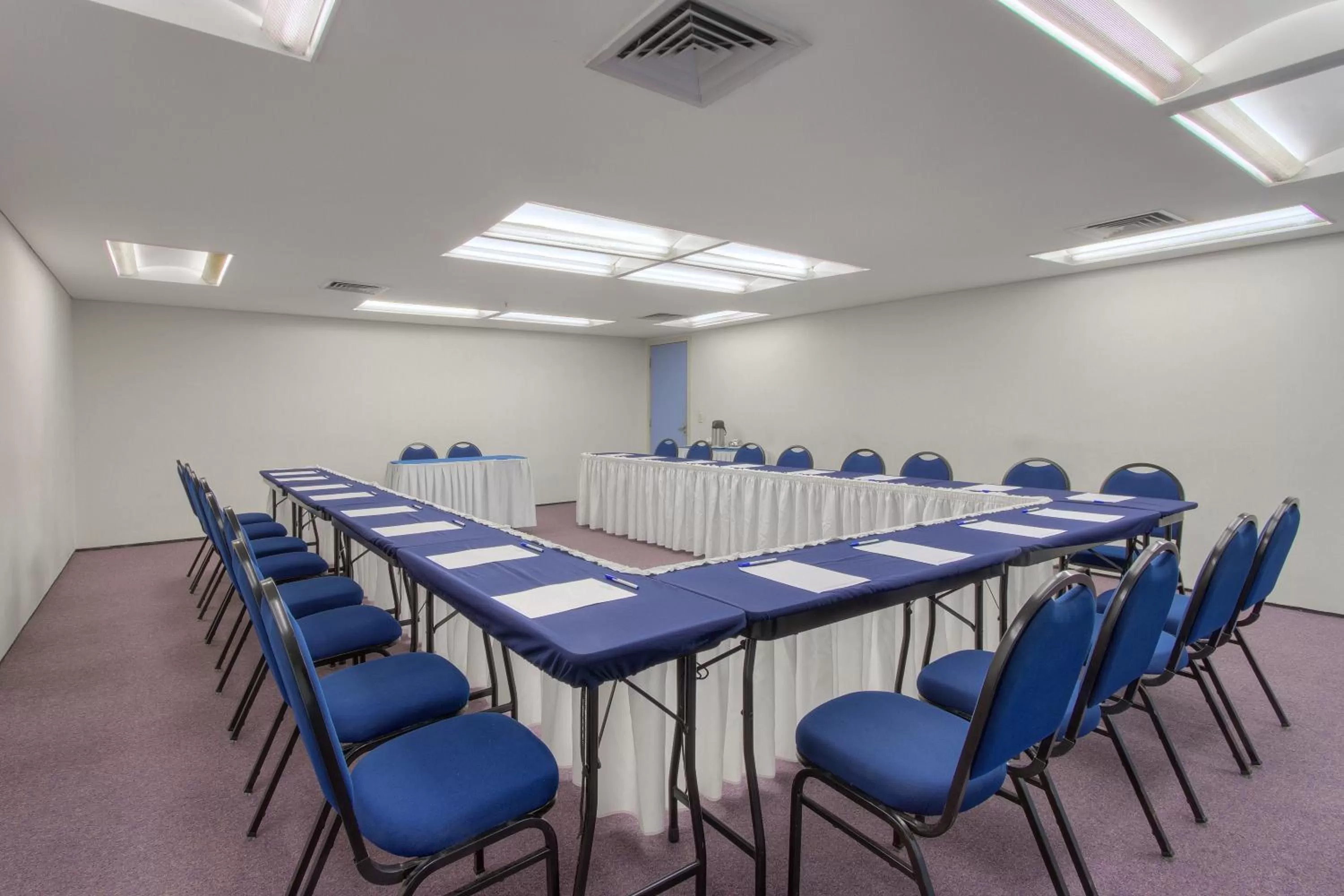 Meeting/conference room in Iate Plaza Hotel