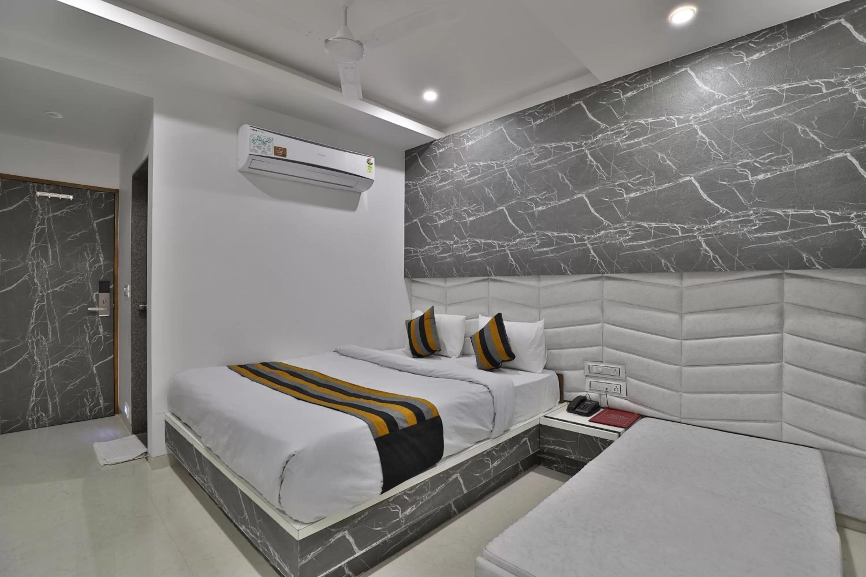 Photo of the whole room, Bed in HOTEL LE GRAND