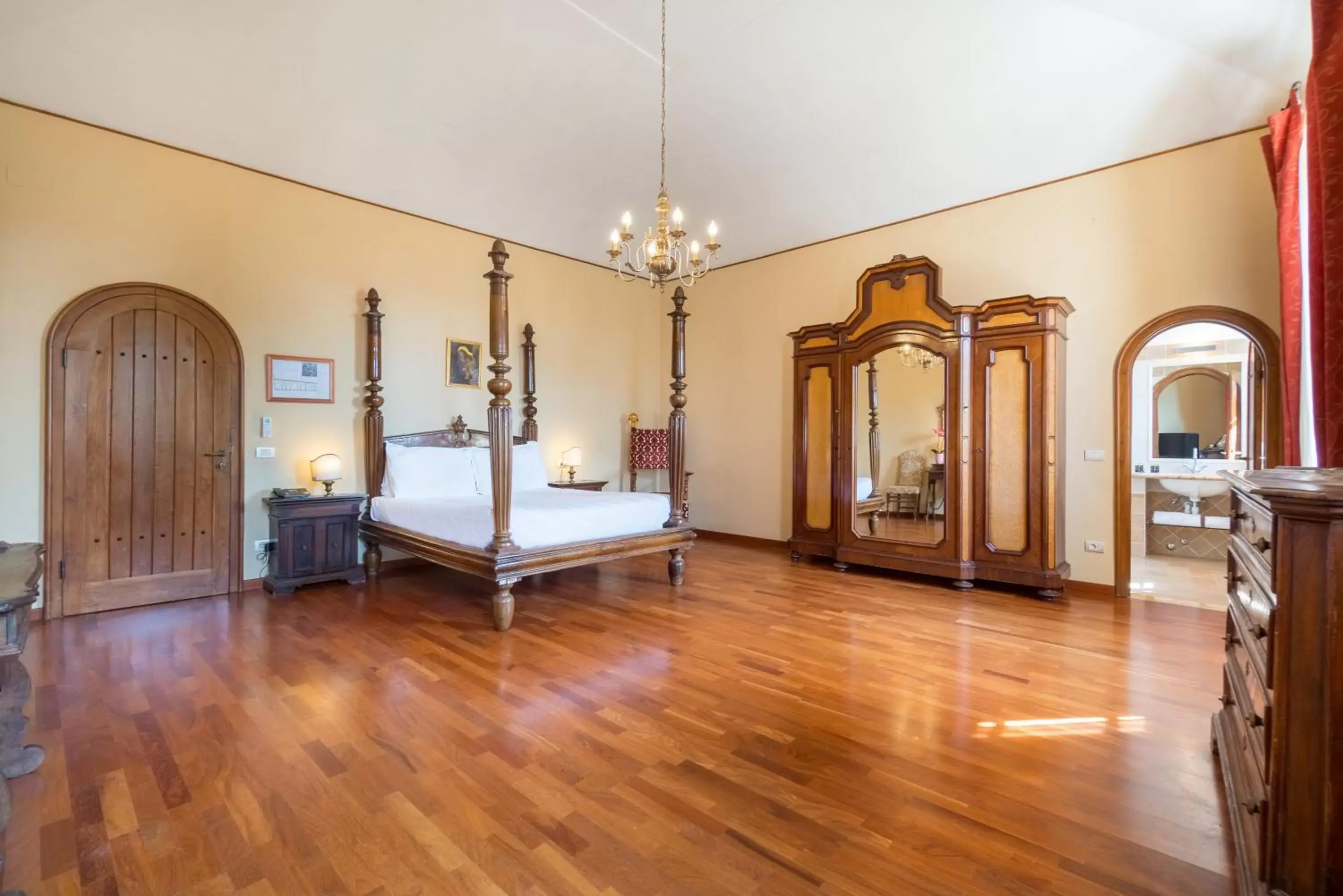 Deluxe Room in Certosa di Pontignano Residenza d'Epoca - Place of Charme Deluxe Room in Certosa di Pontignano Residenza d'Epoca - Place of Charme