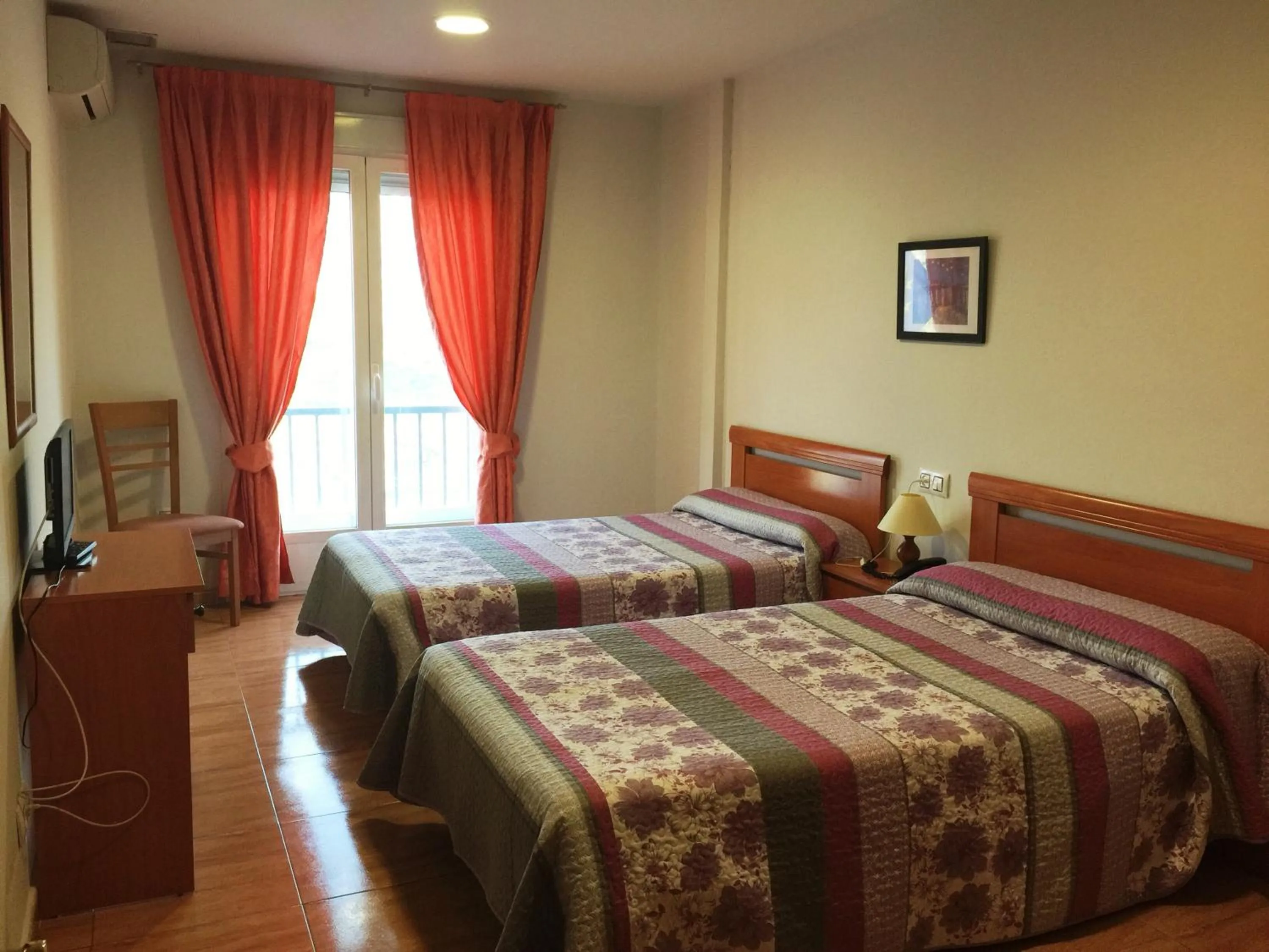 Photo of the whole room, Bed in Hotel Godofredo