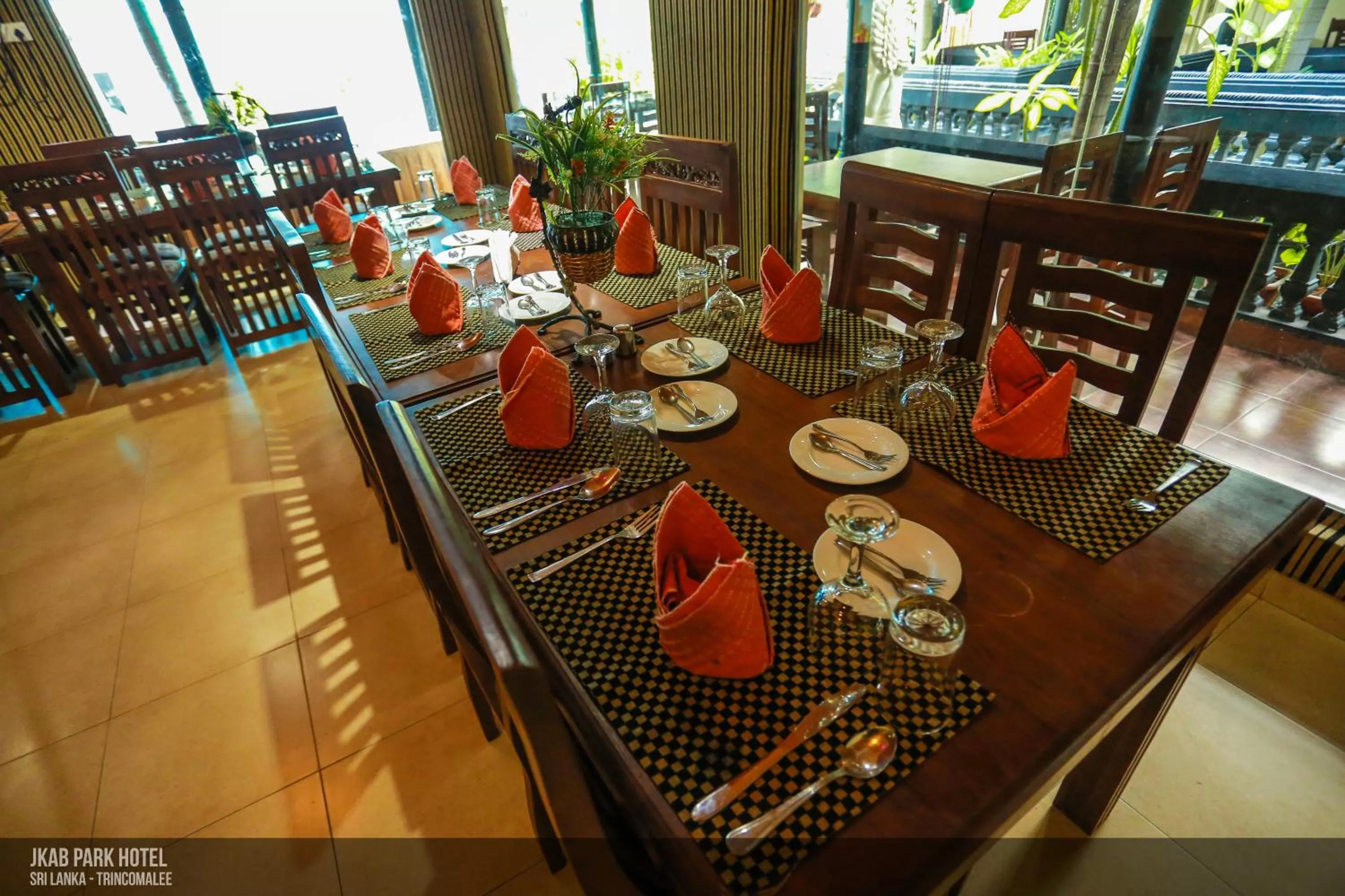 Restaurant/places to eat in JKAB Park Hotel