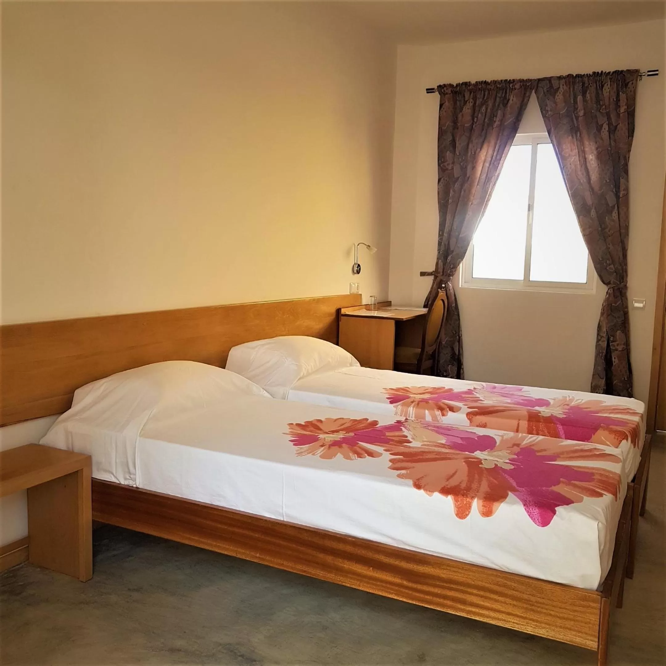 Single Room with Bathroom - single occupancy in Residencial Che Guevara B & B Stop over