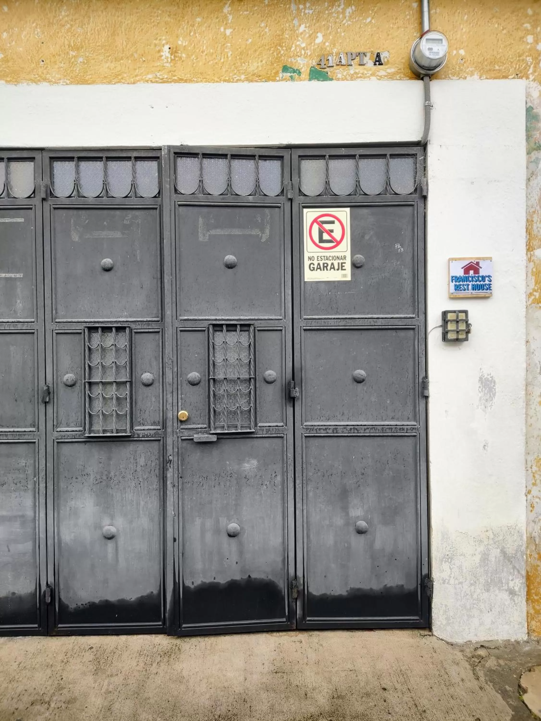 Facade/entrance in Francisco's rest house hotel