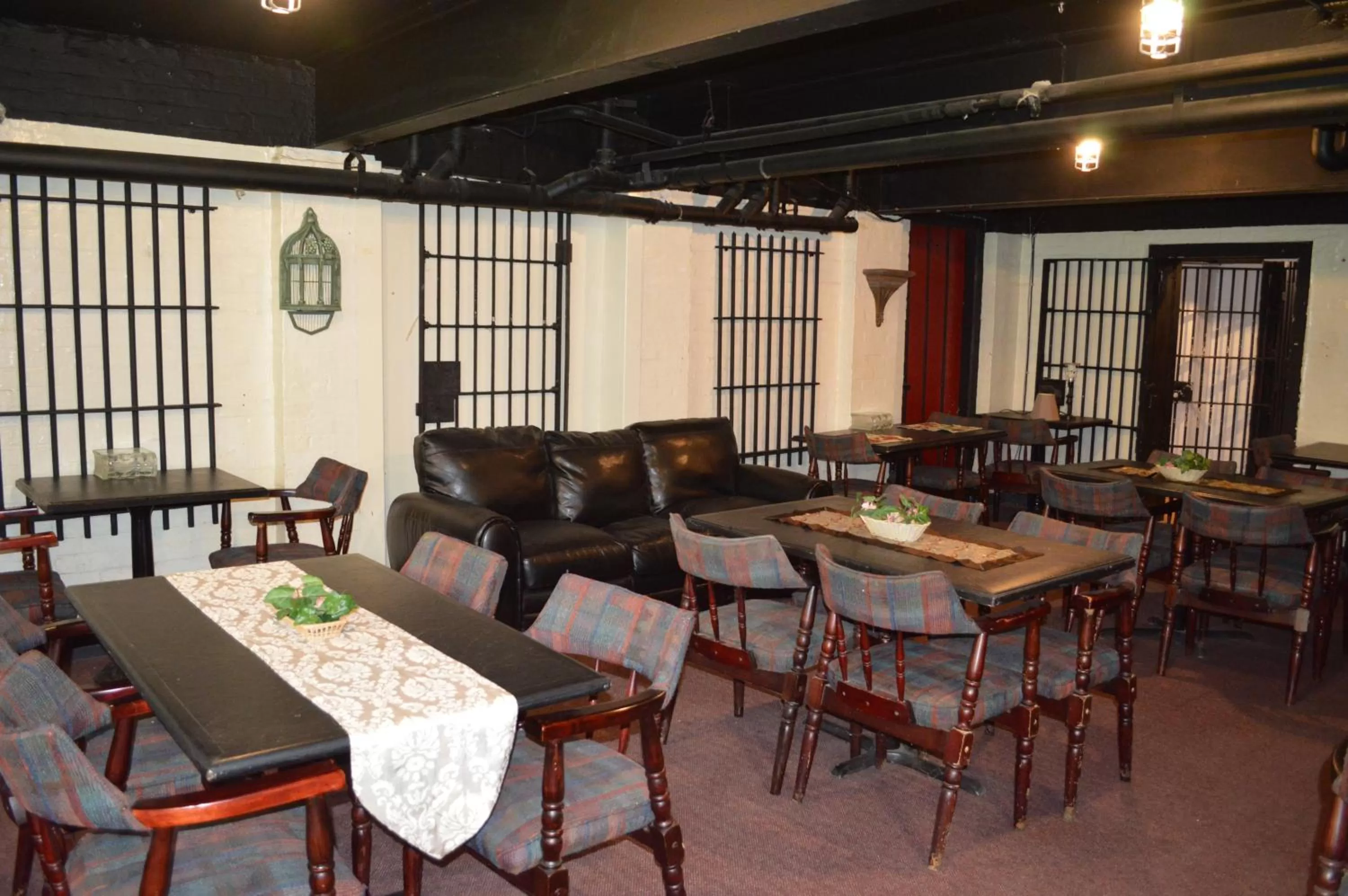 Communal lounge/ TV room in The King George Inn