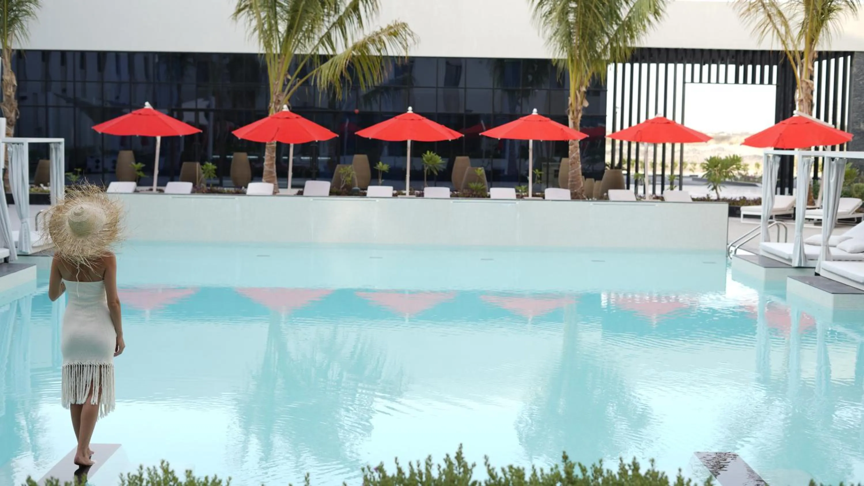 Swimming pool in Maani Muscat Hotel & Apartments