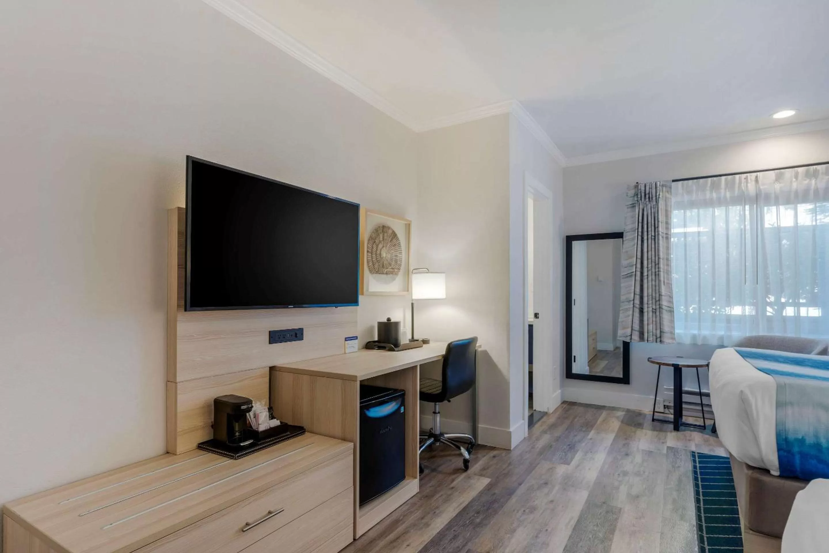 Bedroom, Bed in Comfort Inn Carmel By the Sea