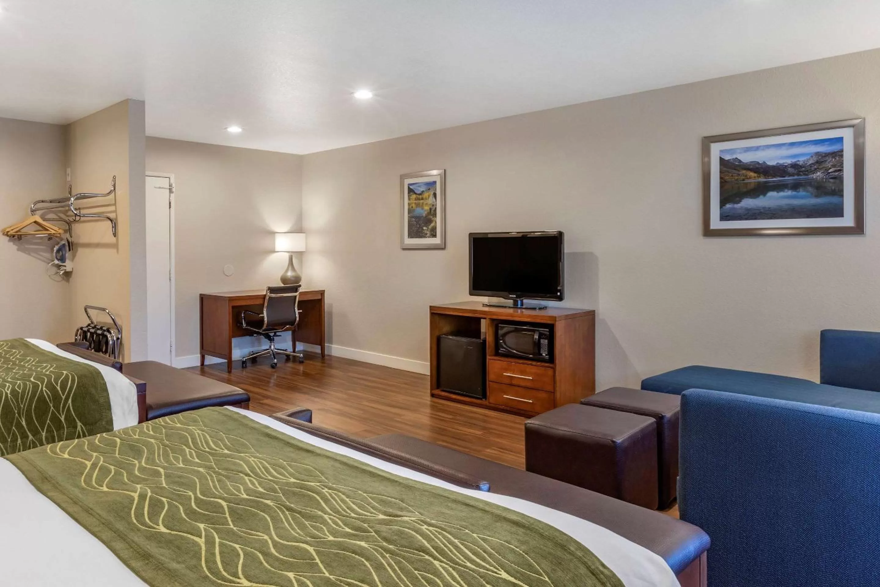 Photo of the whole room, Bed in Comfort Inn Bishop